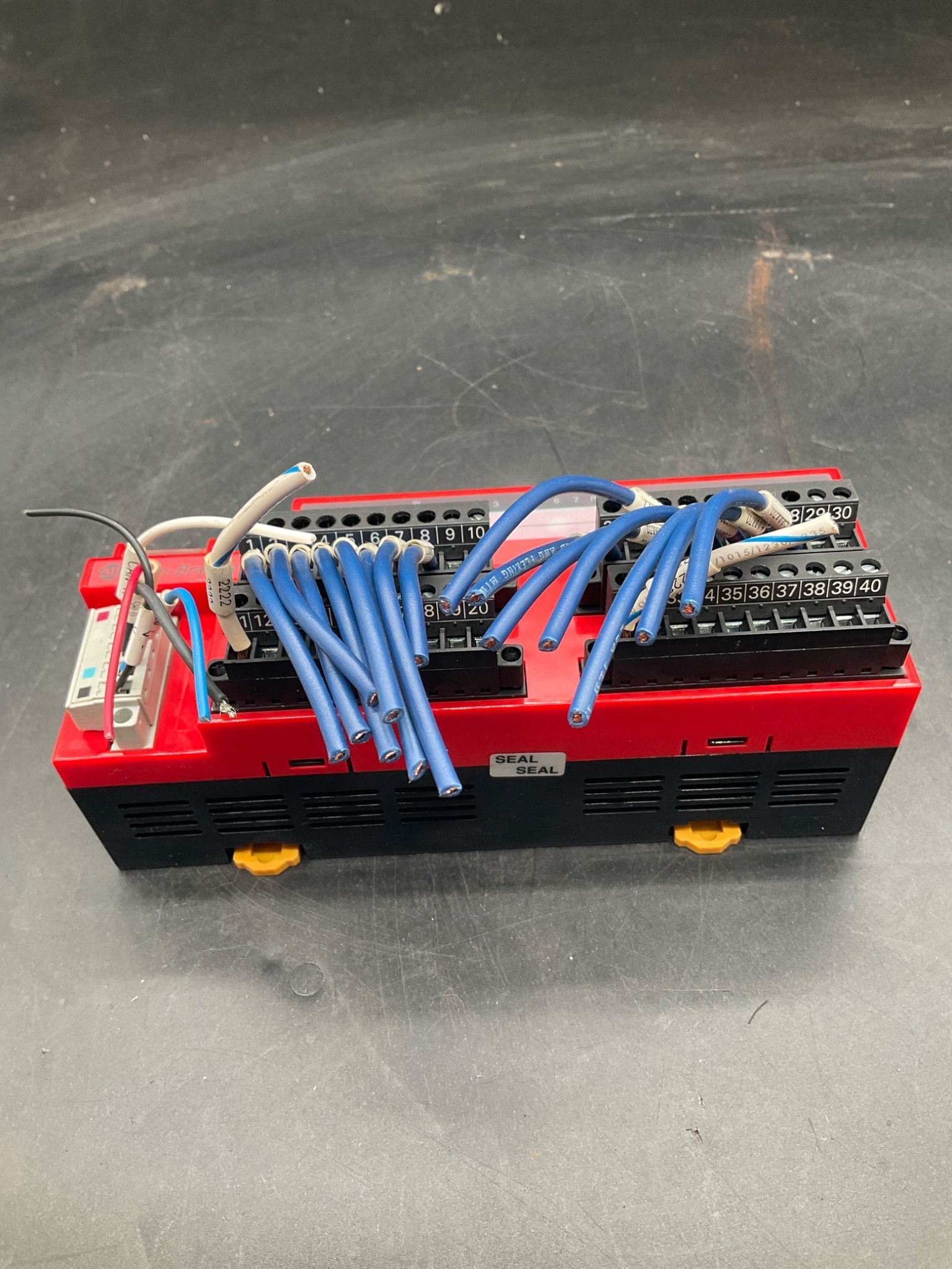 ALLEN‑BRADLEY 1791DS‑IBBXOB8 CompactBlock Safety I/O Module USED 2