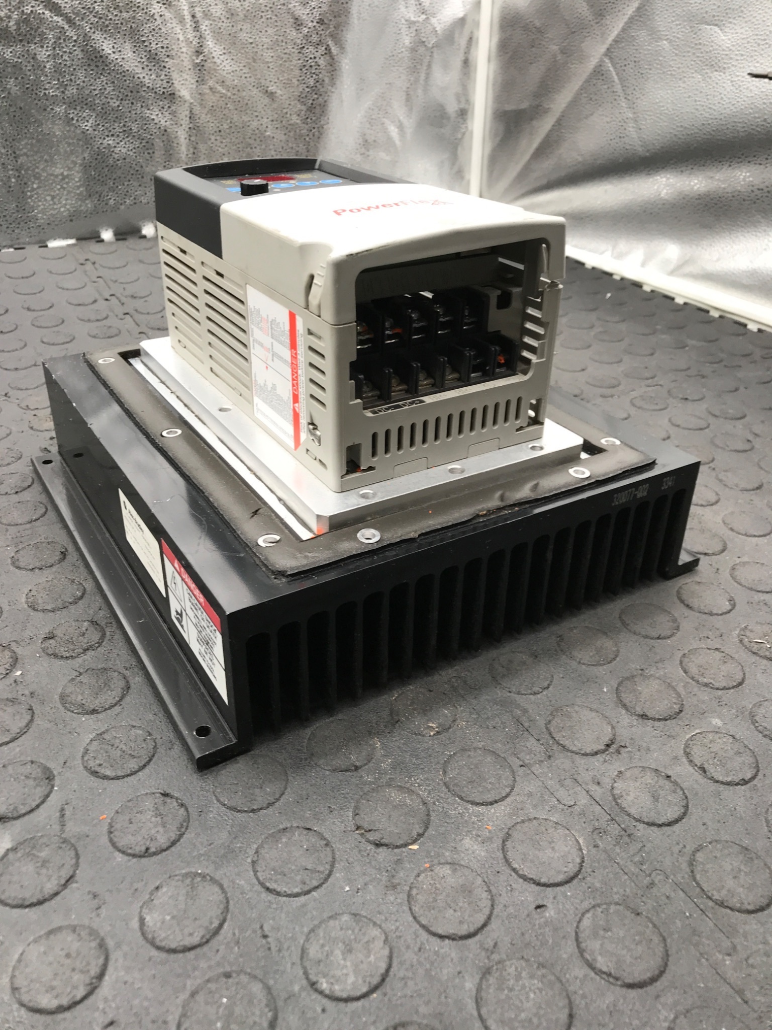 ALLEN‑BRADLEY 22B‑D4P0H204 PowerFlex 40 AC Drive USED 2