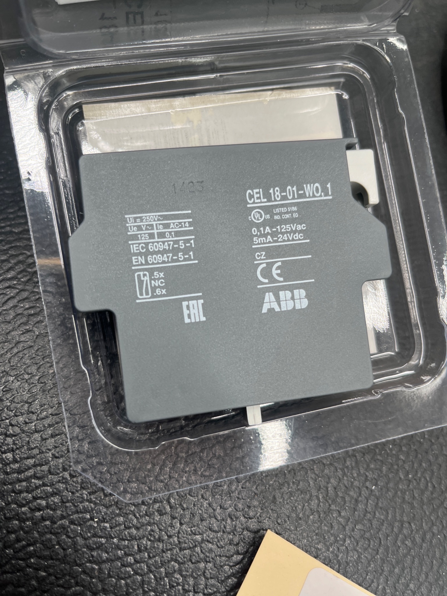 ABB 1SFN010716R1001 Auxiliary Contact Block NEW 4