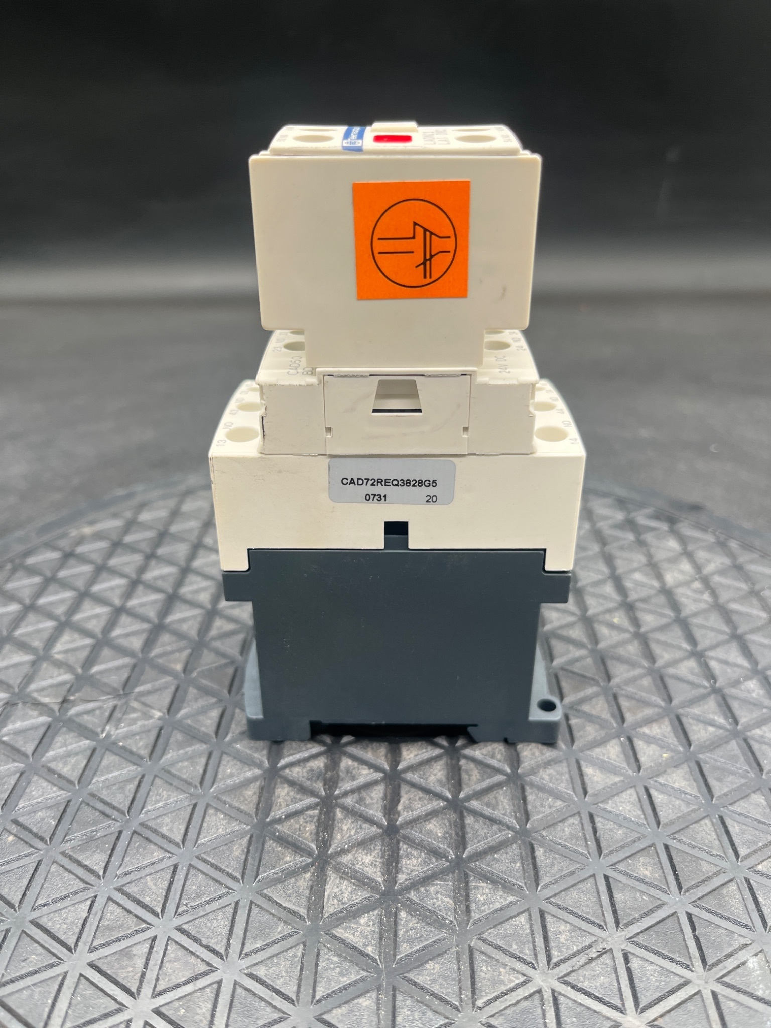 SCHNEIDER ELECTRIC LAD4TBDL Time Delay Auxiliary w/ LADN22 Contact Block USED 4