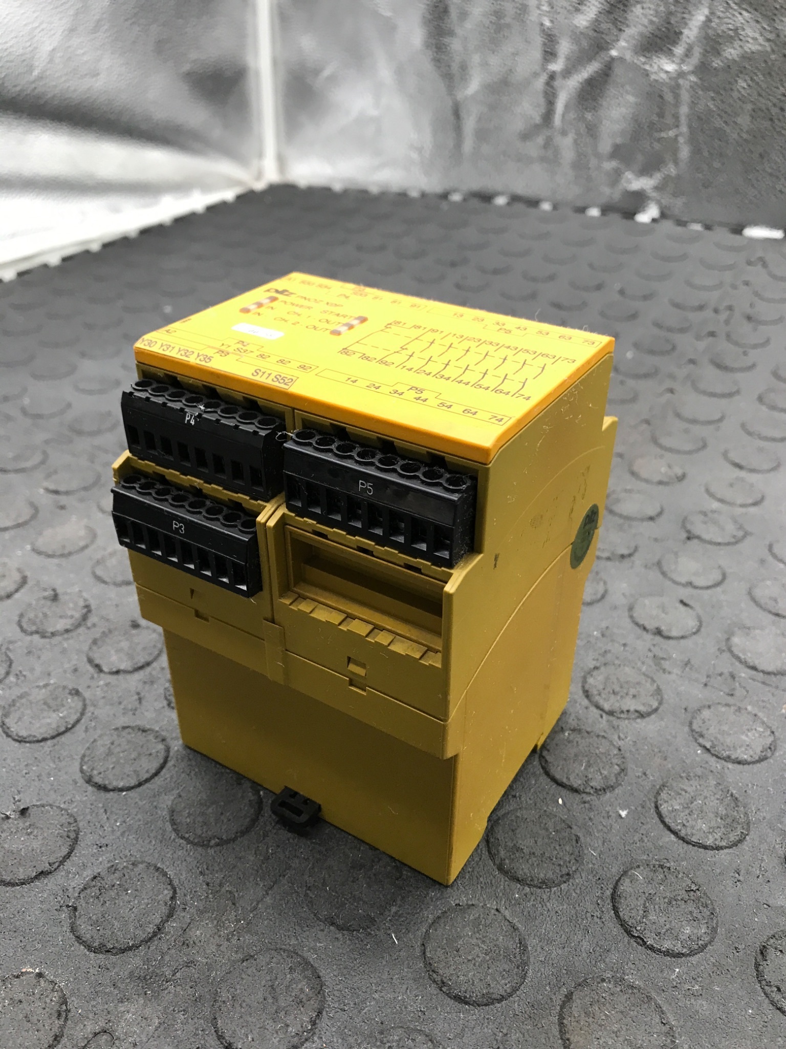 PILZ PNOZ X9P Safety Relay USED 1