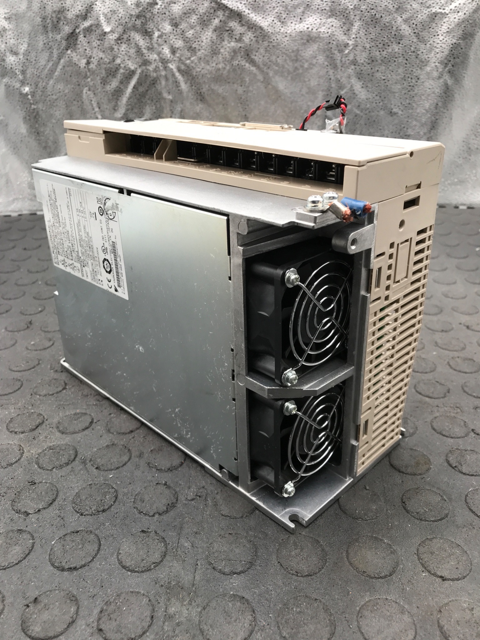 YASKAWA SGDV‑8R4DE1A002000 SERVOPACK Servo Drive USED 3