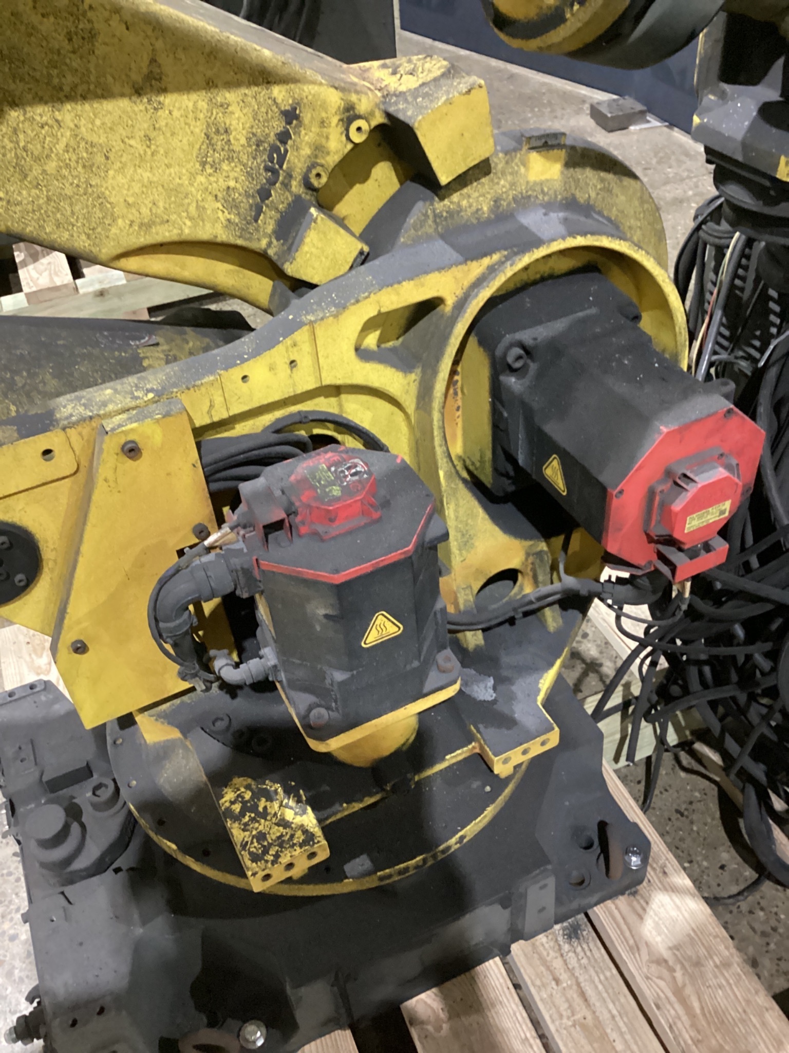 FANUC R-2000iB/210F w/ R-30iB Controls USED - Missing Teach Pendant 5