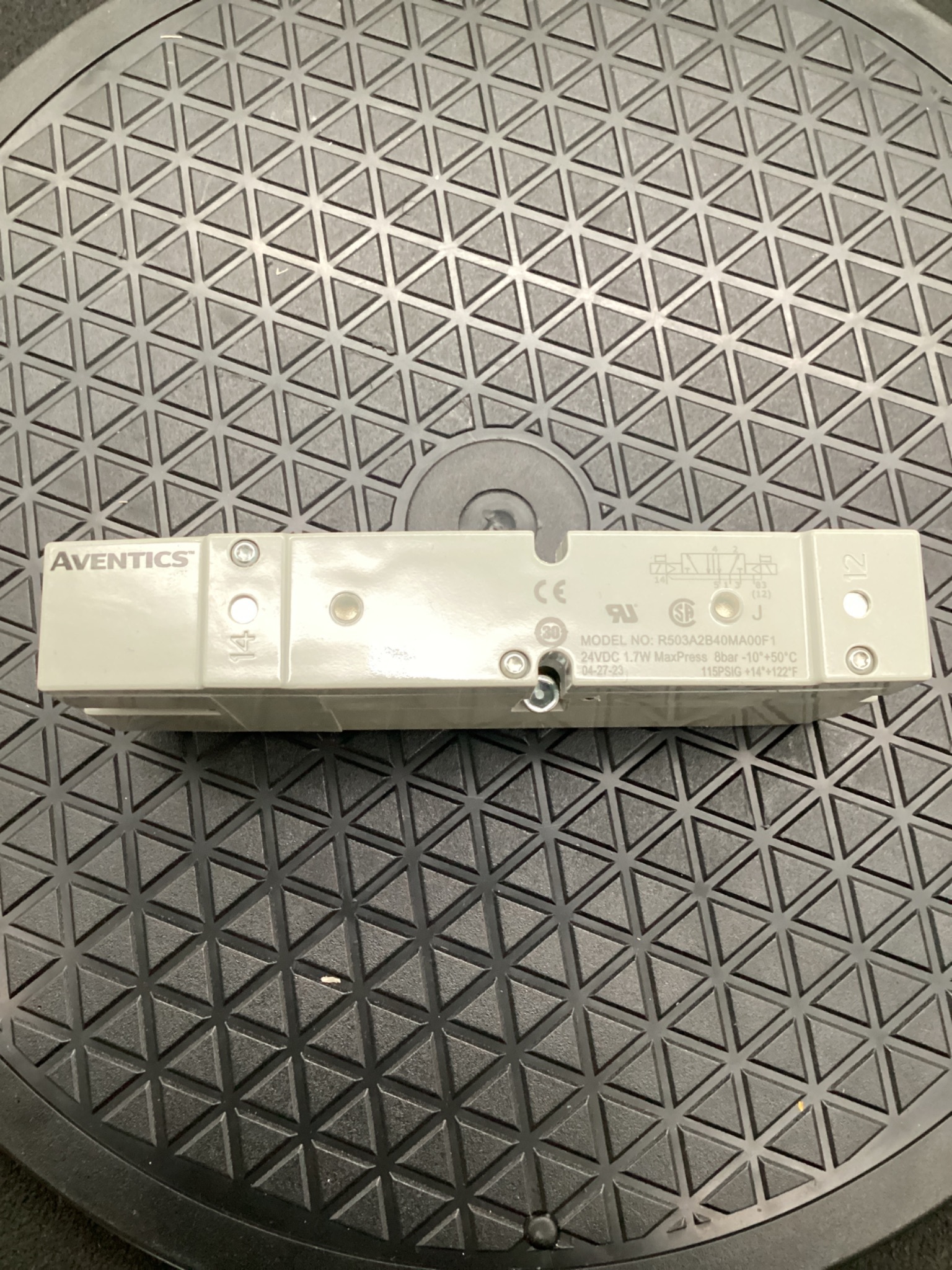 AVENTICS R503A2B40MA00F1 Pneumatic Solenoid Valve NEW 3