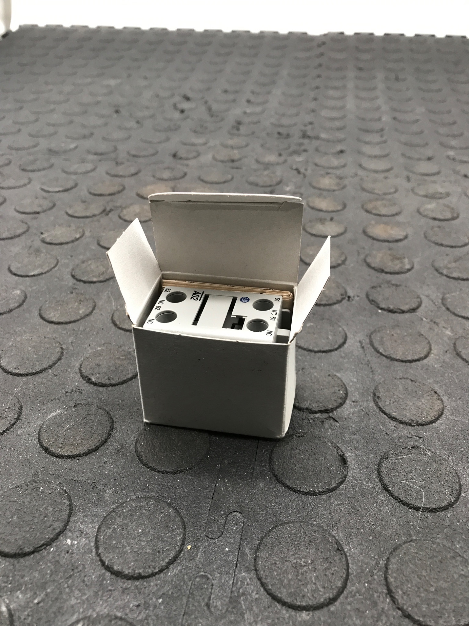 ALLEN‑BRADLEY 100‑FA02 Auxiliary Contact Block NEW 2