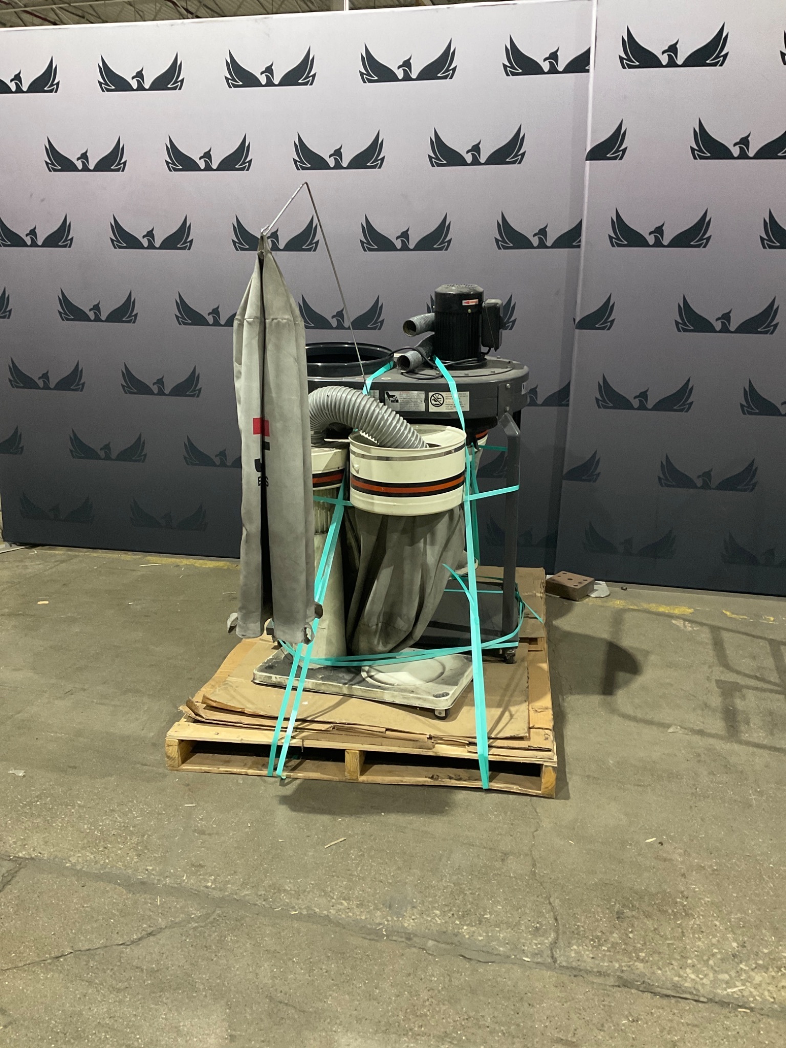 DAYTON 3AA28 Dust Collector USED 0