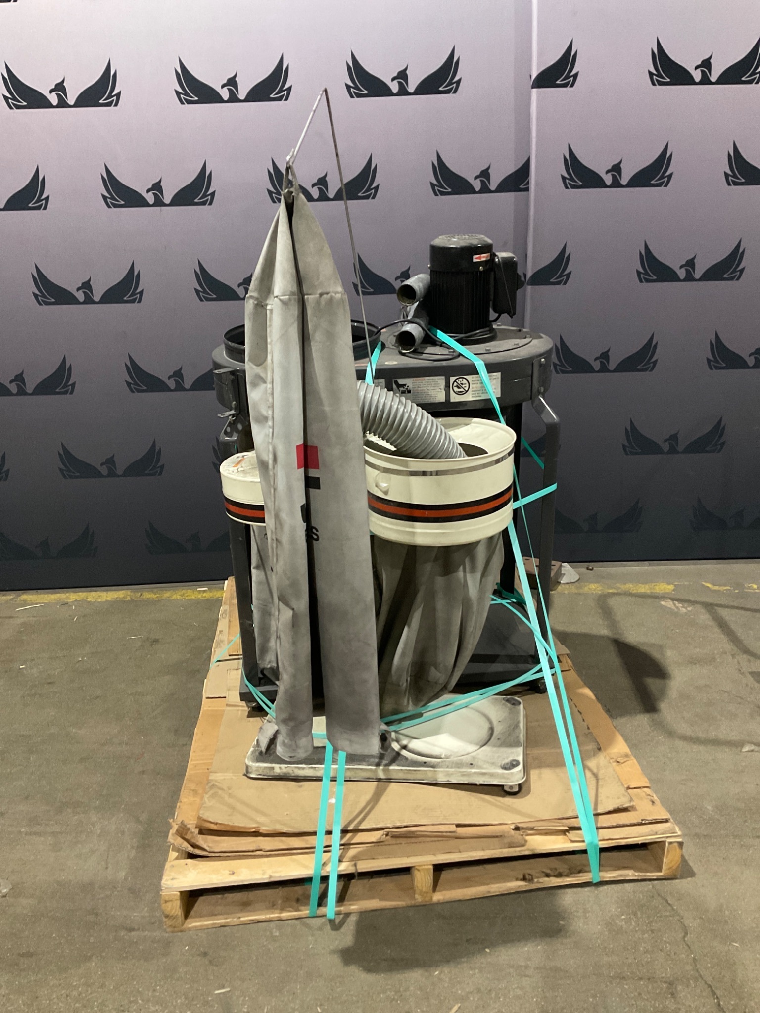 DAYTON 3AA28 Dust Collector USED 1