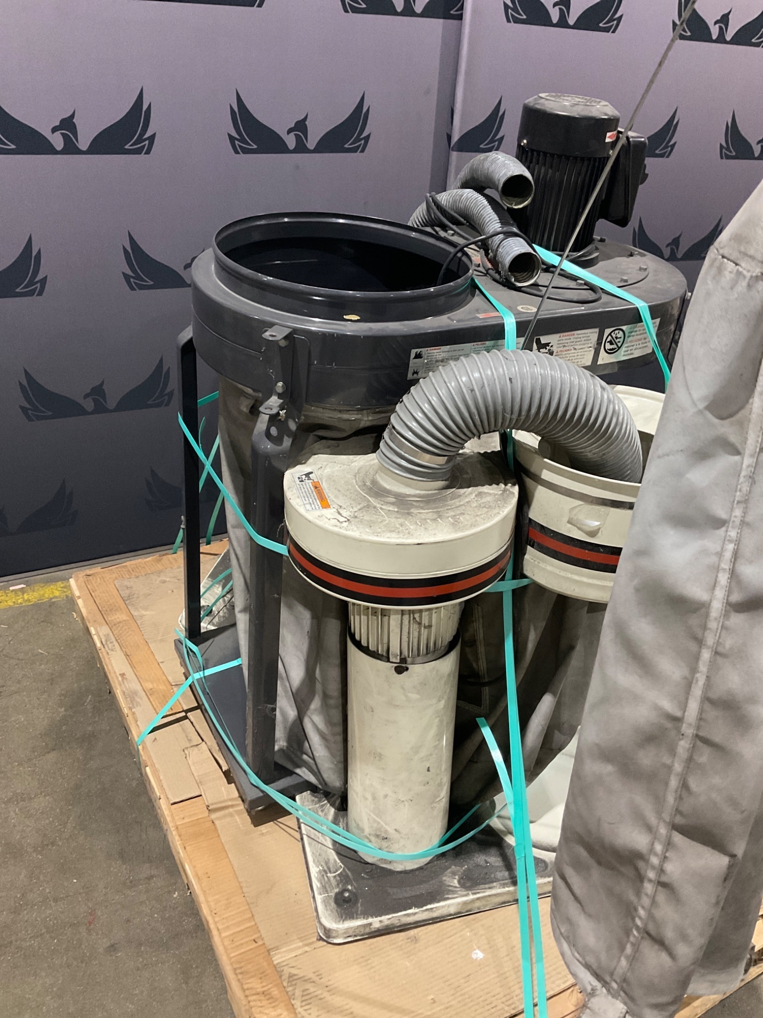 DAYTON 3AA28 Dust Collector USED 2