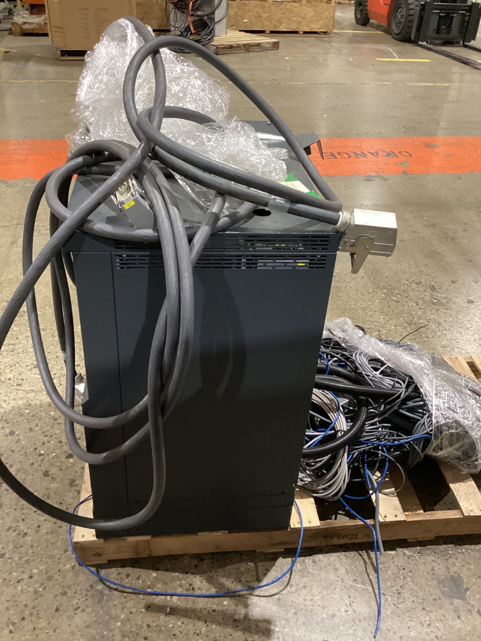 KUKA KR 120 R3900 ULTRA K/FLR ROBOT W/ KR C4 CONTROLLER 6-AXIS 120KG 3900MM USED 3