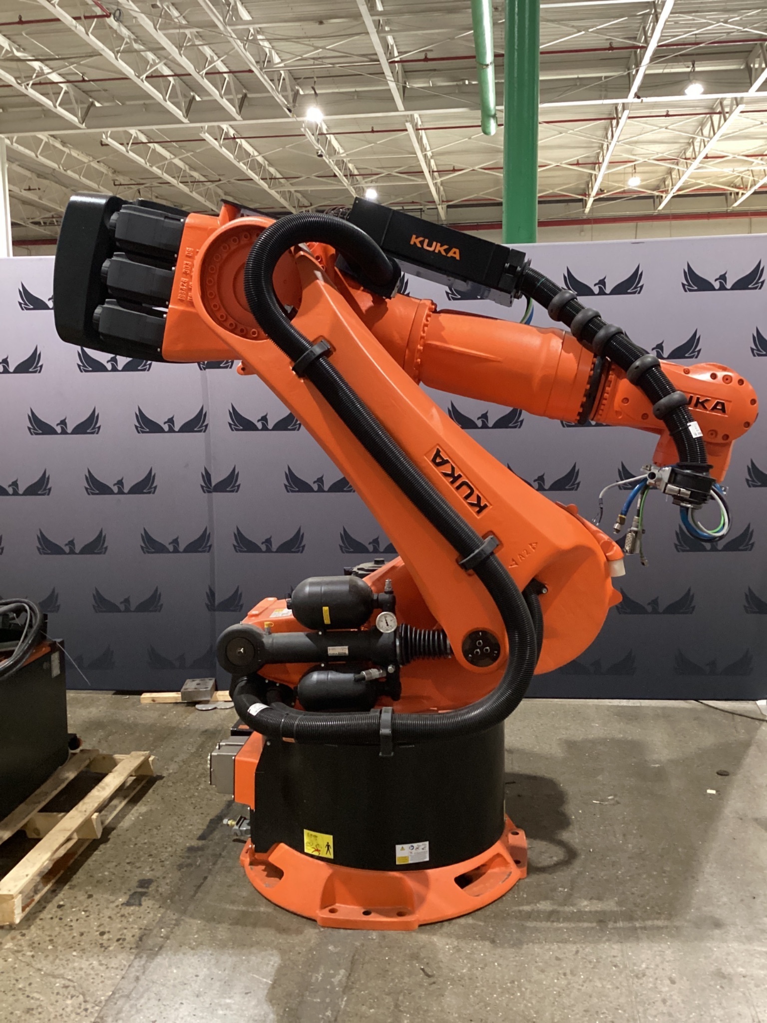 KUKA KR 420 R3330/FLR w/ KRC4 Controls USED 3