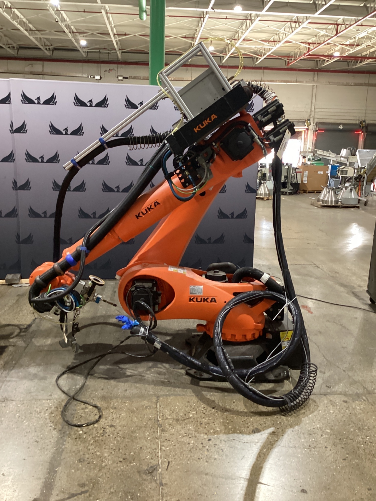 KUKA KR 120 R3900 ULTRA K/FLR ROBOT W/ KR C4 CONTROLLER 6-AXIS 120KG 3900MM USED 6