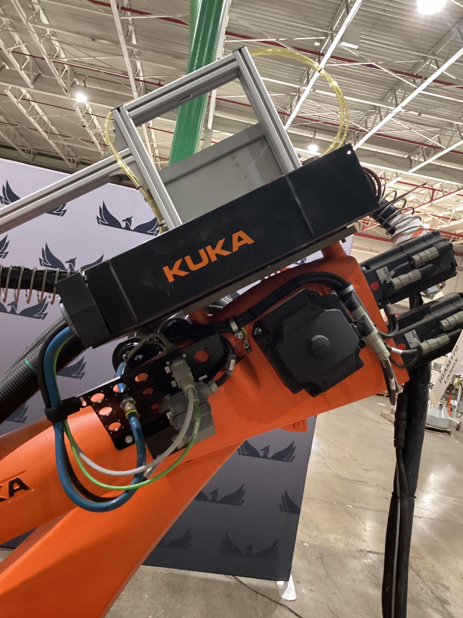 KUKA KR 120 R3900 ULTRA K/FLR ROBOT W/ KR C4 CONTROLLER 6-AXIS 120KG 3900MM USED 7