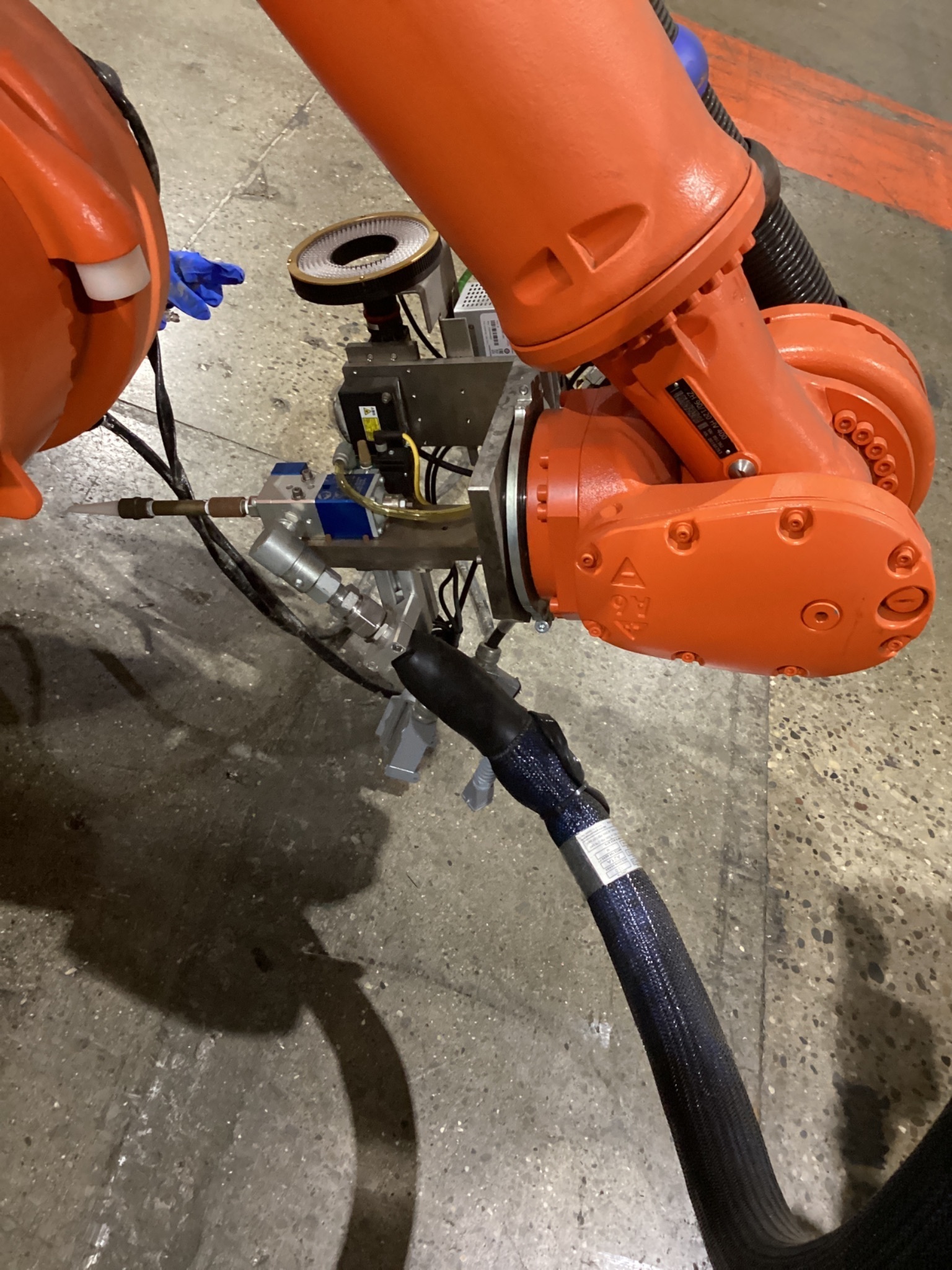 KUKA KR 120 R3900 ULTRA K/FLR ROBOT W/ KR C4 CONTROLLER 6-AXIS 120KG 3900MM USED 9