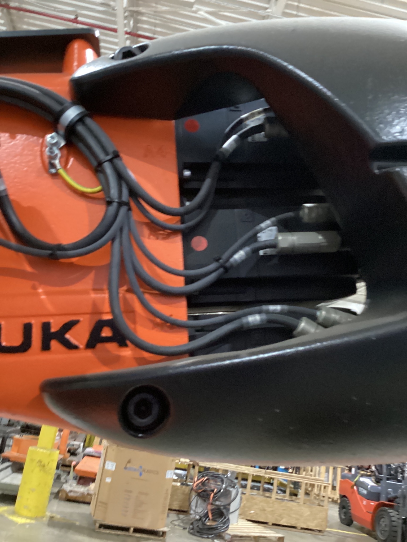 KUKA KR 420 R3330/FLR w/ KRC4 Controls USED 8