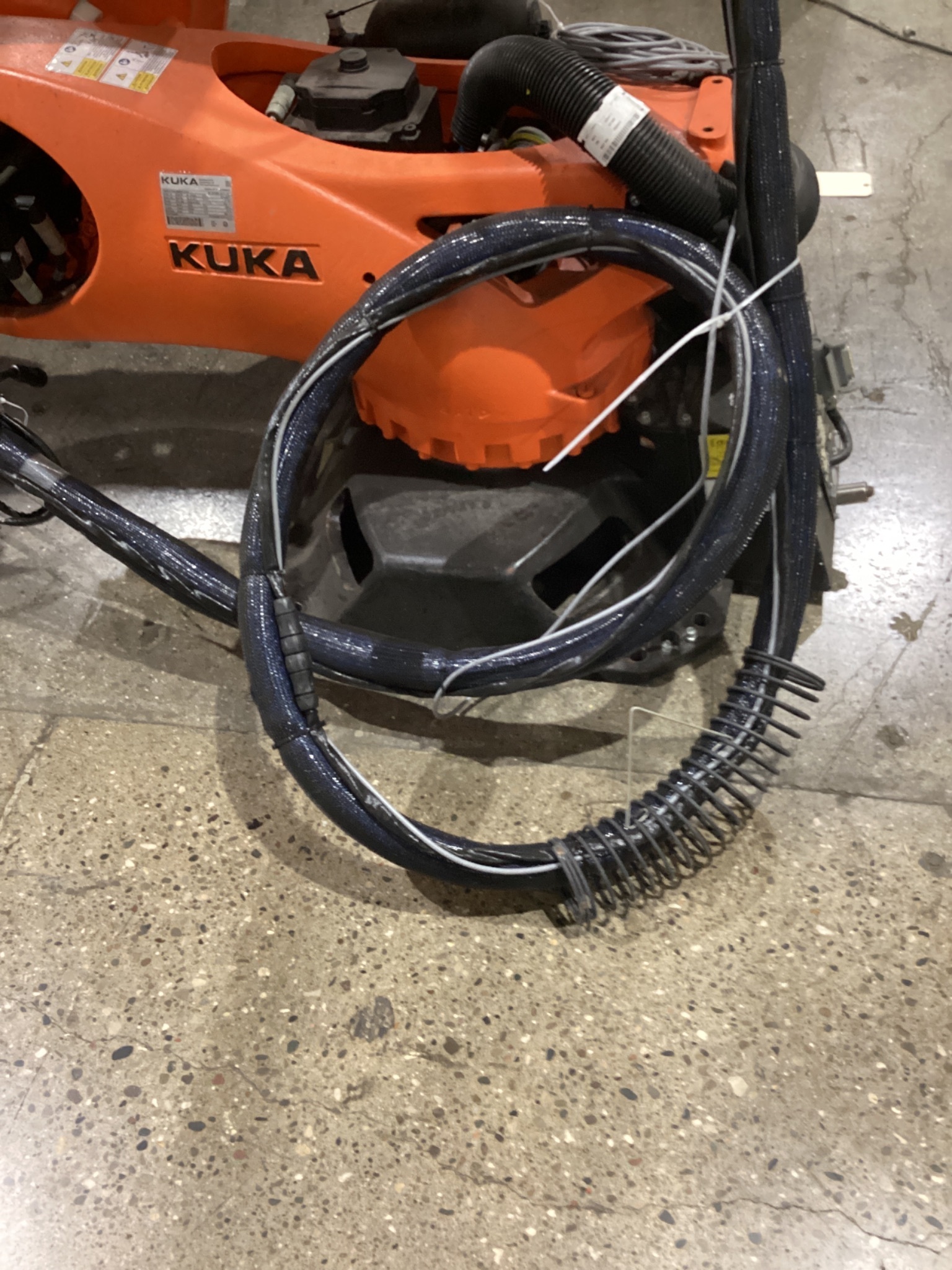 KUKA KR 120 R3900 ULTRA K/FLR ROBOT W/ KR C4 CONTROLLER 6-AXIS 120KG 3900MM USED 12