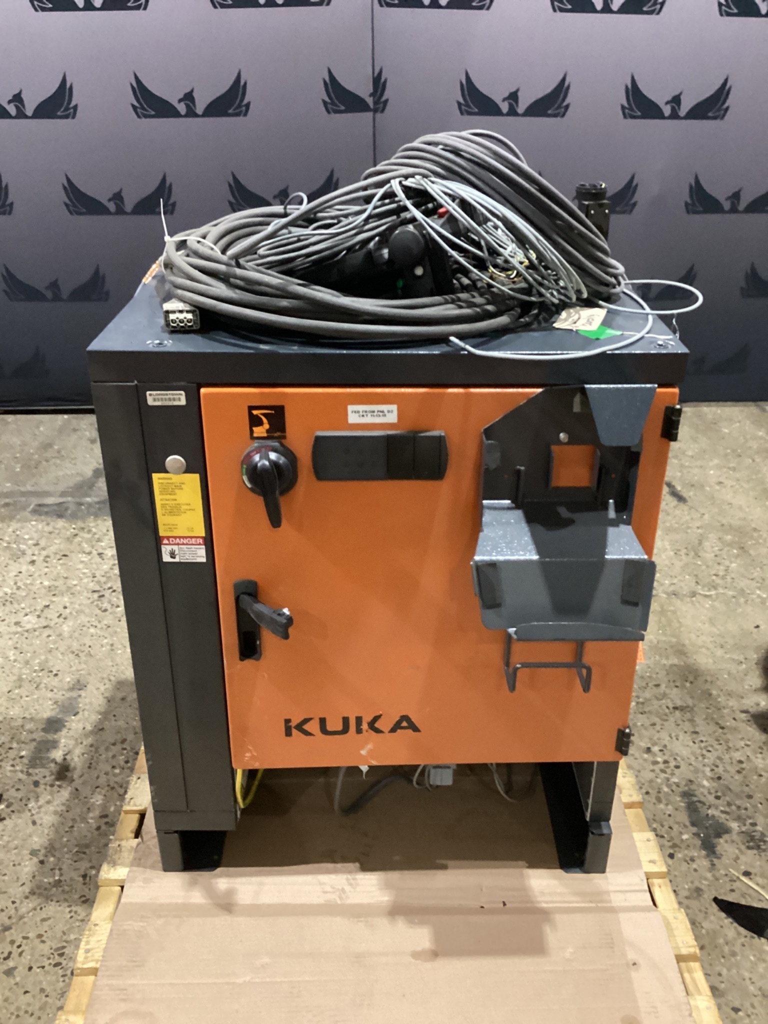KUKA KR 120 R3900 ULTRA K/FLR ROBOT W/ KR C4 CONTROLLER 6-AXIS 120KG 3900MM USED 1