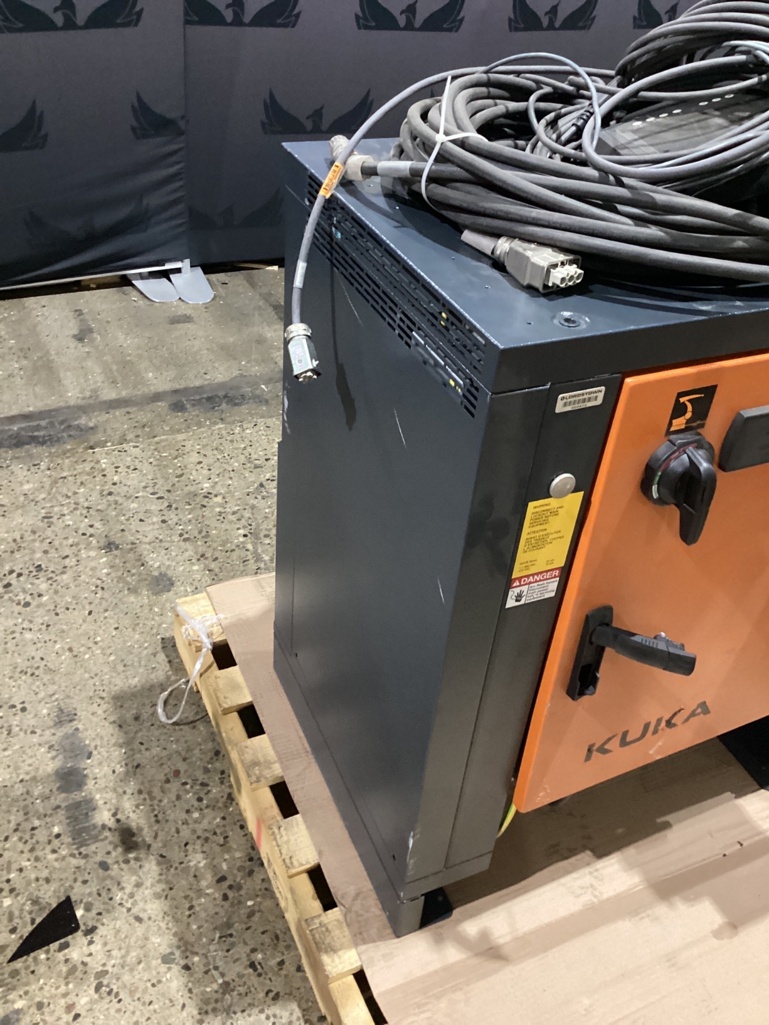 KUKA KR 120 R3900 ULTRA K/FLR ROBOT W/ KR C4 CONTROLLER 6-AXIS 120KG 3900MM USED 2