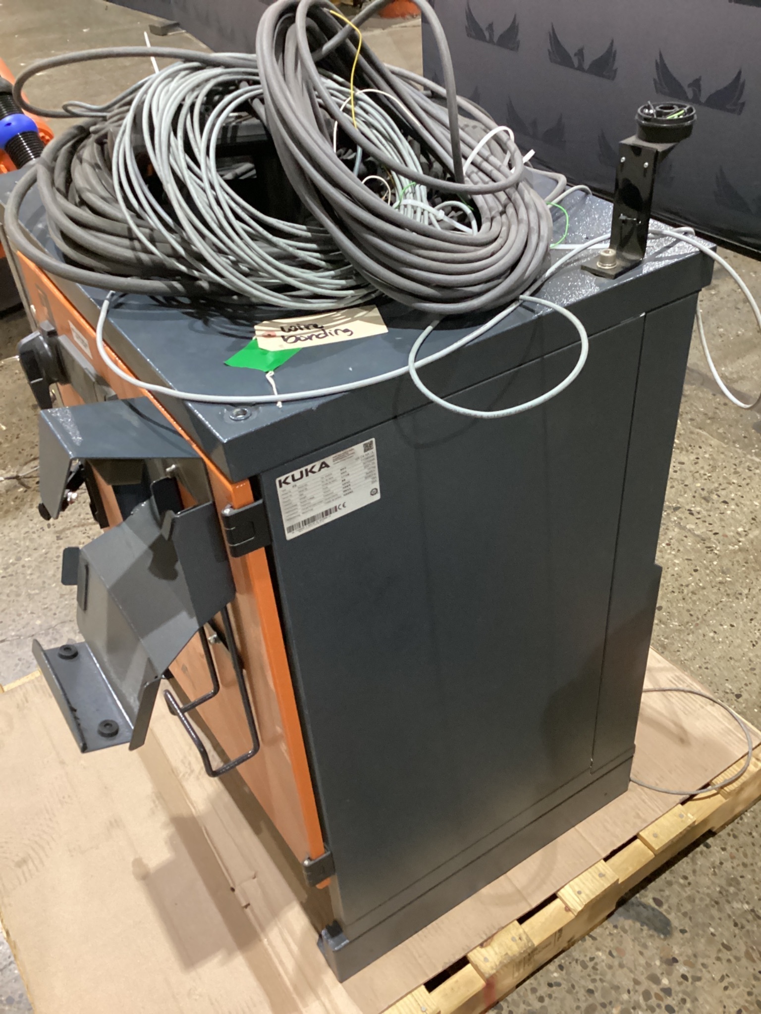 KUKA KR 120 R3900 ULTRA K/FLR ROBOT W/ KR C4 CONTROLLER 6-AXIS 120KG 3900MM USED 3