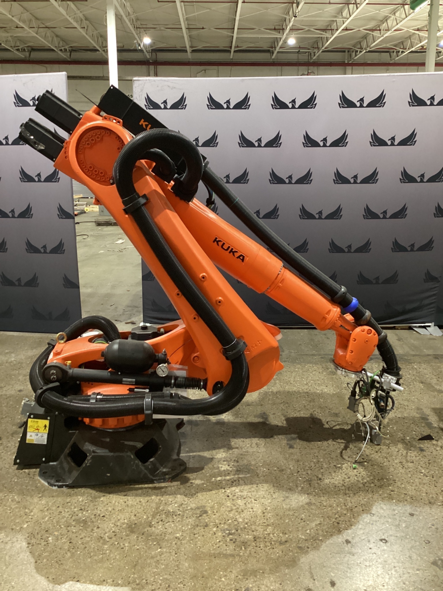KUKA KR 120 R3900 ULTRA K/FLR ROBOT W/ KR C4 CONTROLLER 6-AXIS 120KG 3900MM USED 5