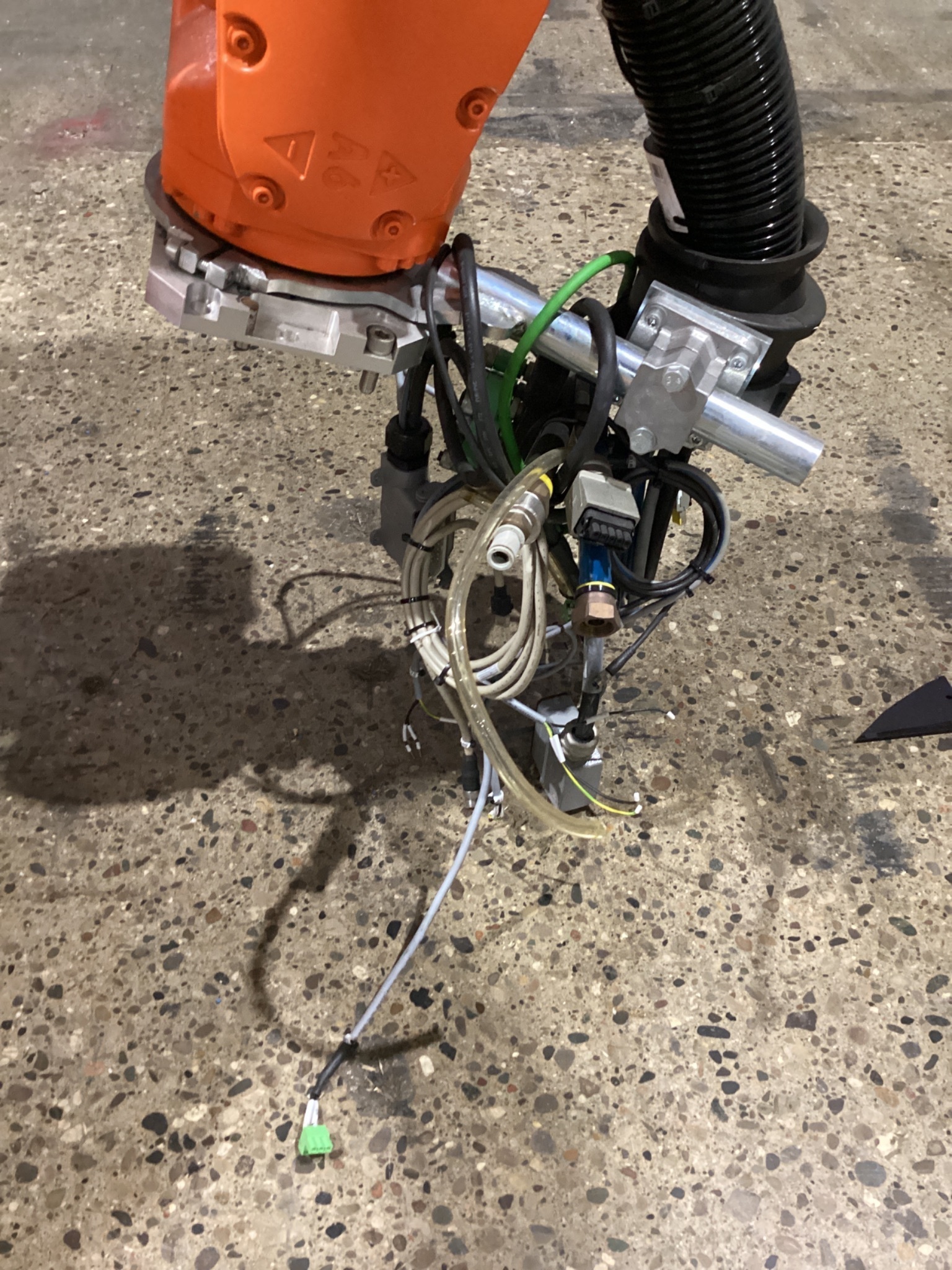 KUKA KR 120 R3900 ULTRA K/FLR ROBOT W/ KR C4 CONTROLLER 6-AXIS 120KG 3900MM USED 6