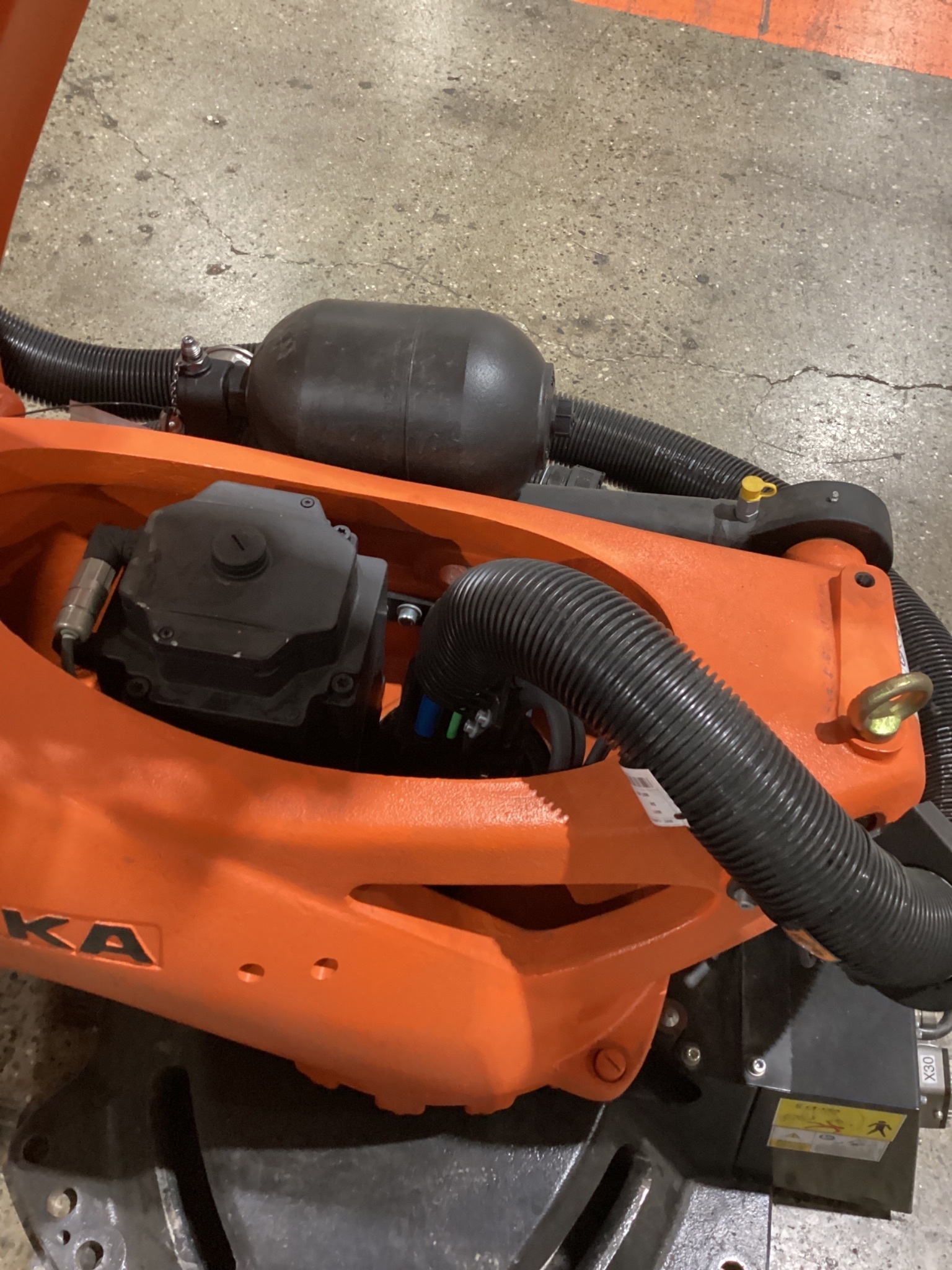 KUKA KR 120 R3900 ULTRA K/FLR ROBOT W/ KR C4 CONTROLLER 6-AXIS 120KG 3900MM USED 8