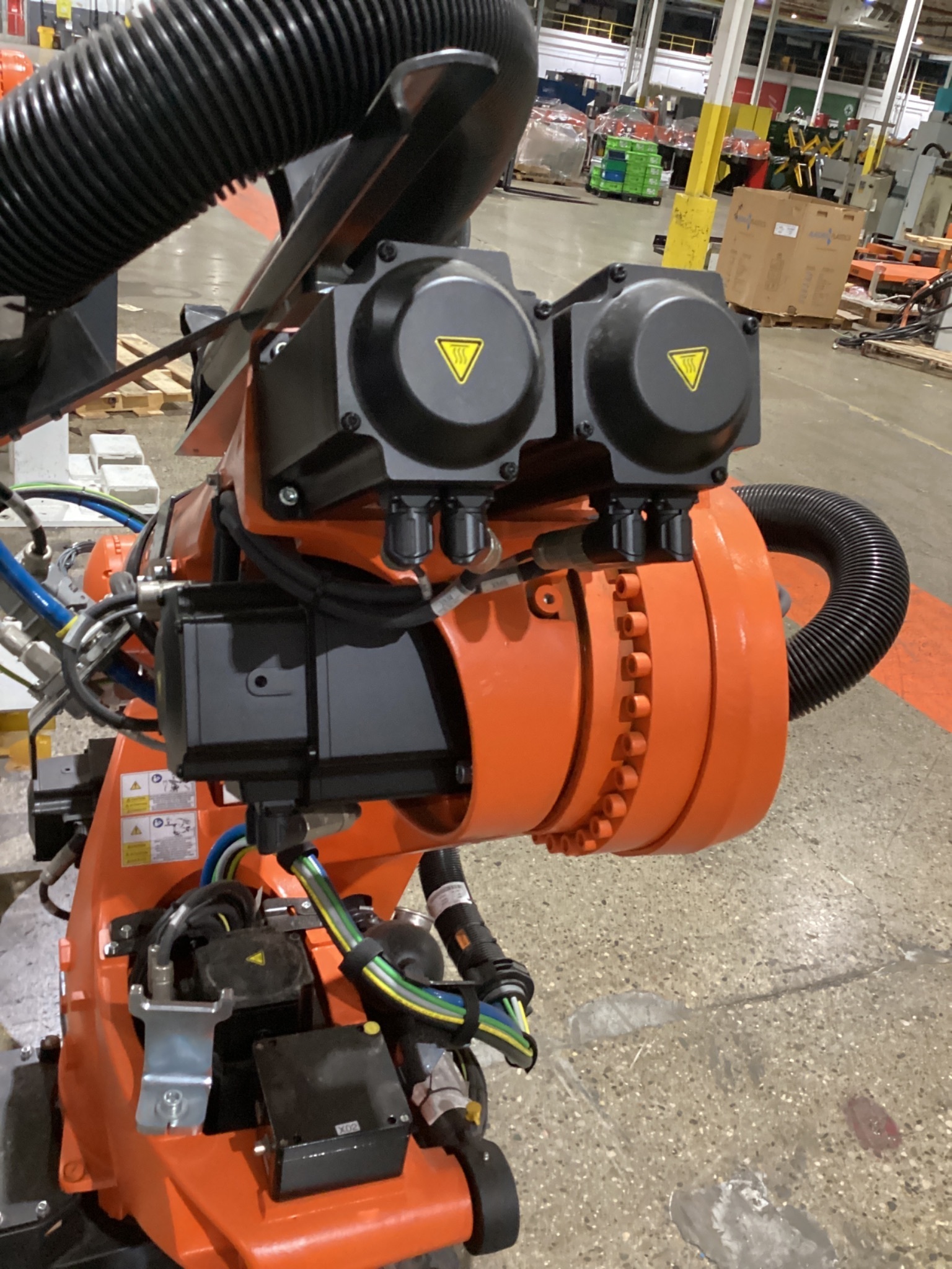 KUKA KR 120 R2700-2/FLR ROBOT W/ KR C4 CONTROLLER 6-AXIS 120KG 2701MM USED 7