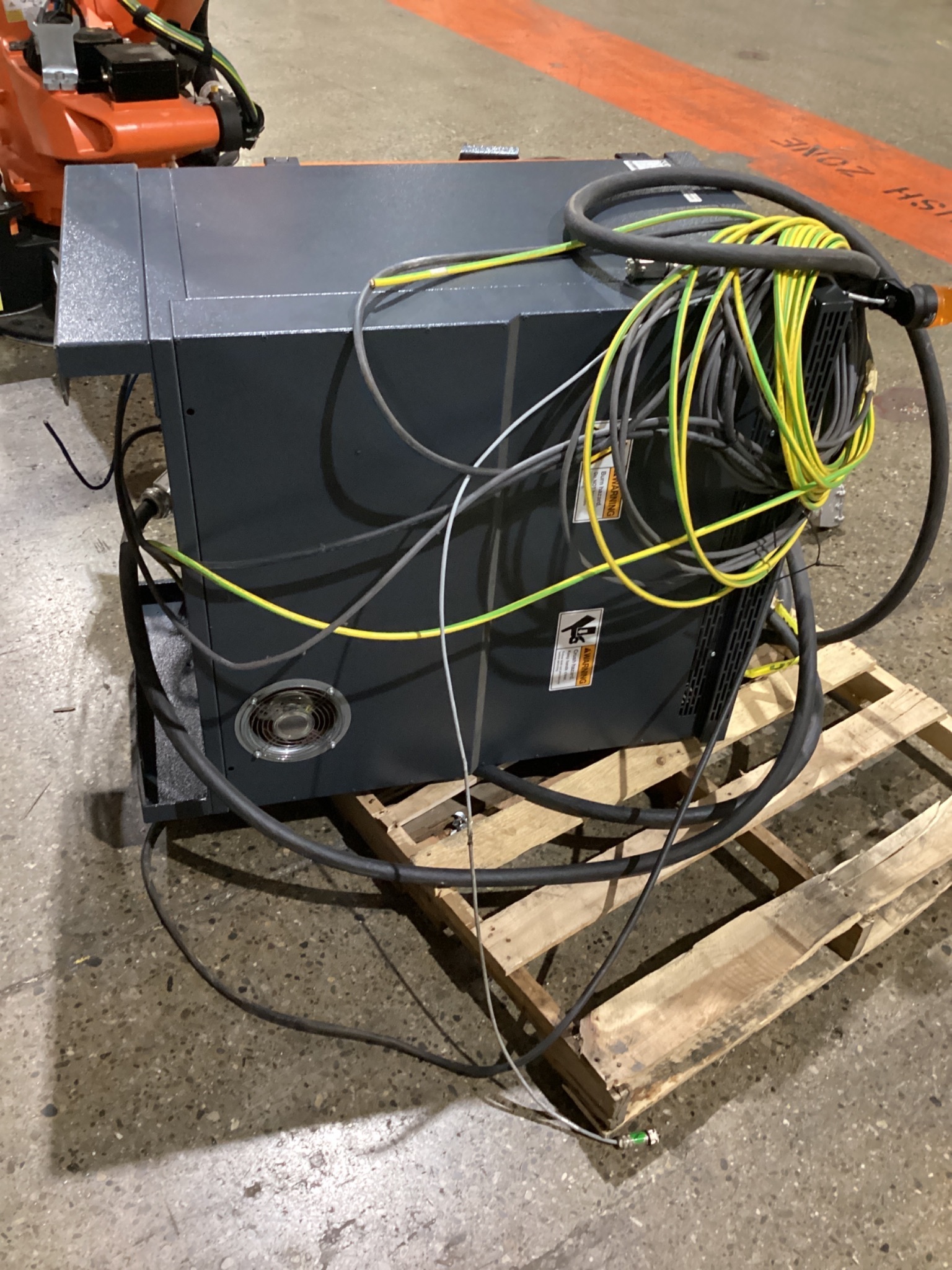 KUKA KR 120 R2700-2/FLR ROBOT W/ KR C4 CONTROLLER 6-AXIS 120KG 2701MM USED 11