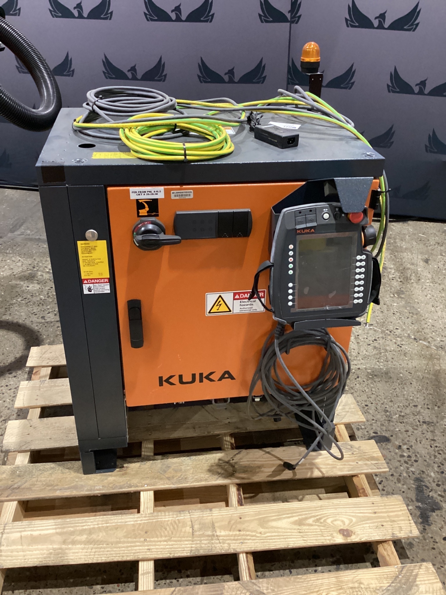 KUKA KR 70 R2100/SEL ROBOT W/ KRC4 CONTROLLER 6-AXIS 70KG 2101MM USED 2