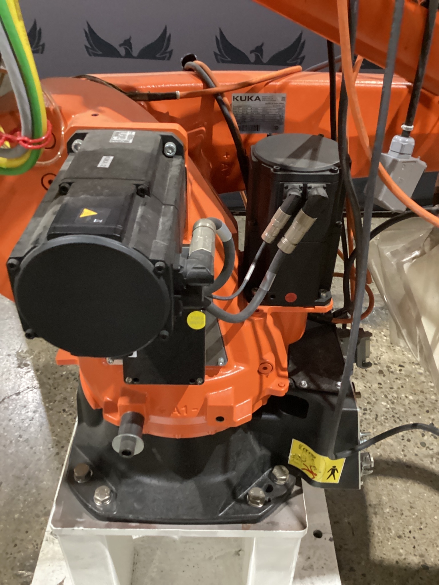 KUKA KR 70 R2100/SEL ROBOT W/ KRC4 CONTROLLER 6-AXIS 70KG 2101MM USED 7