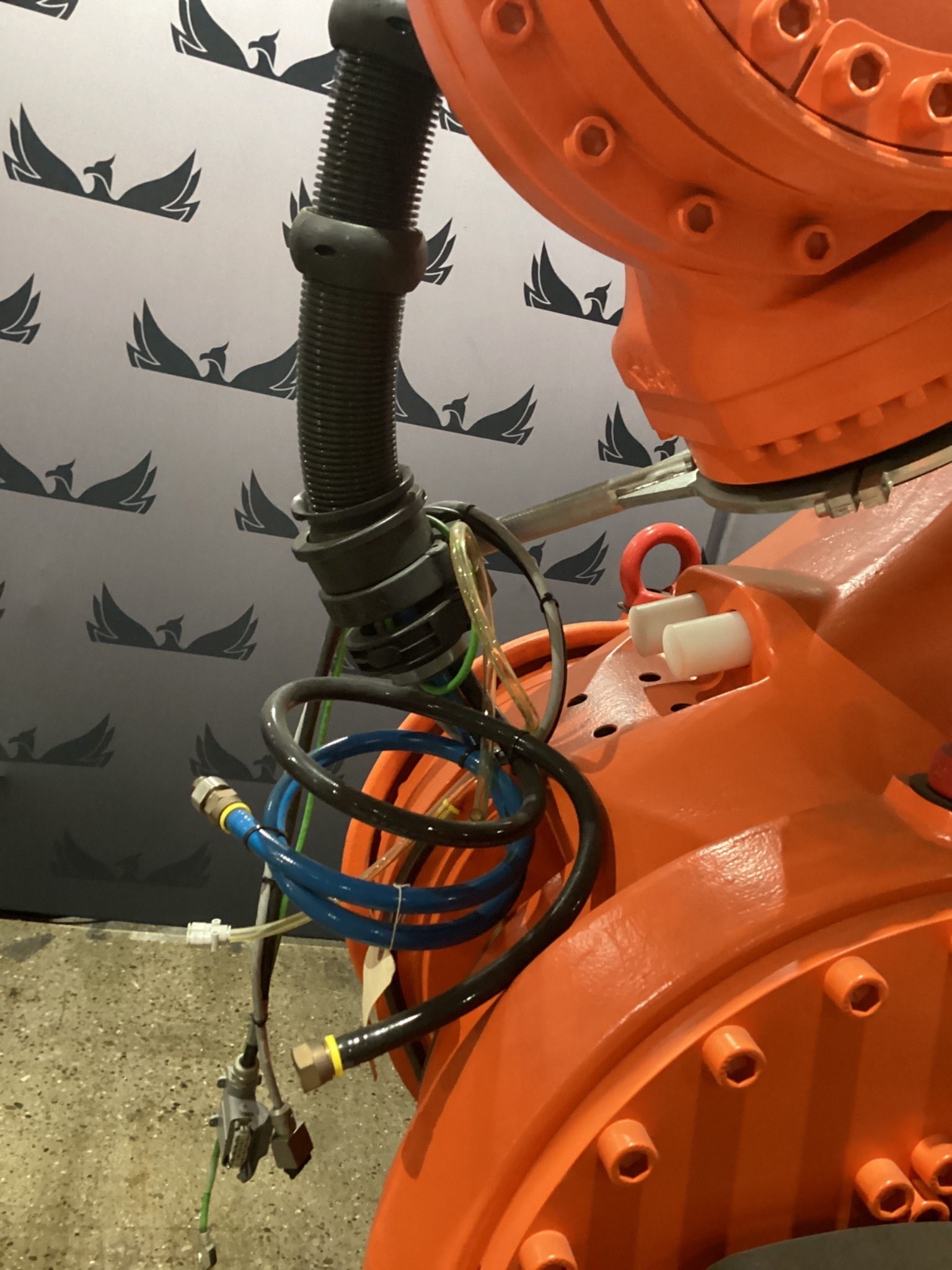 KUKA KR 1000 1300 TITAN PA/FLR ROBOT W/ KR C4 CONTROLLER 1300KG 3202MM USED 4