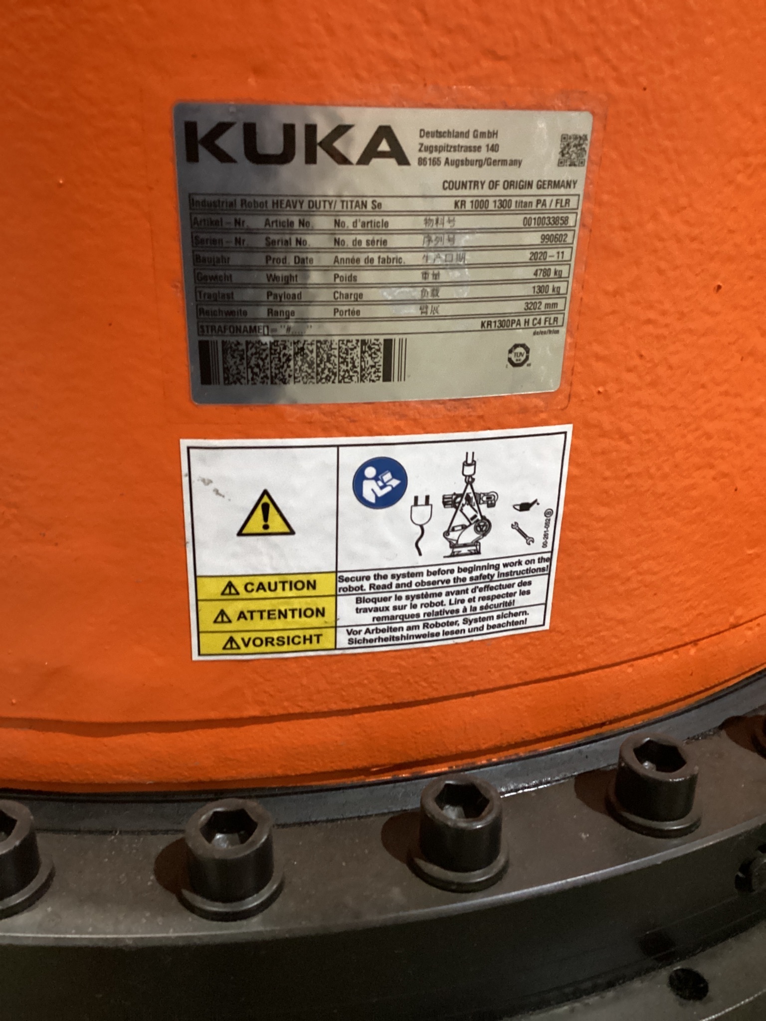 KUKA KR 1000 1300 TITAN PA/FLR ROBOT W/ KR C4 CONTROLLER 1300KG 3202MM USED 6