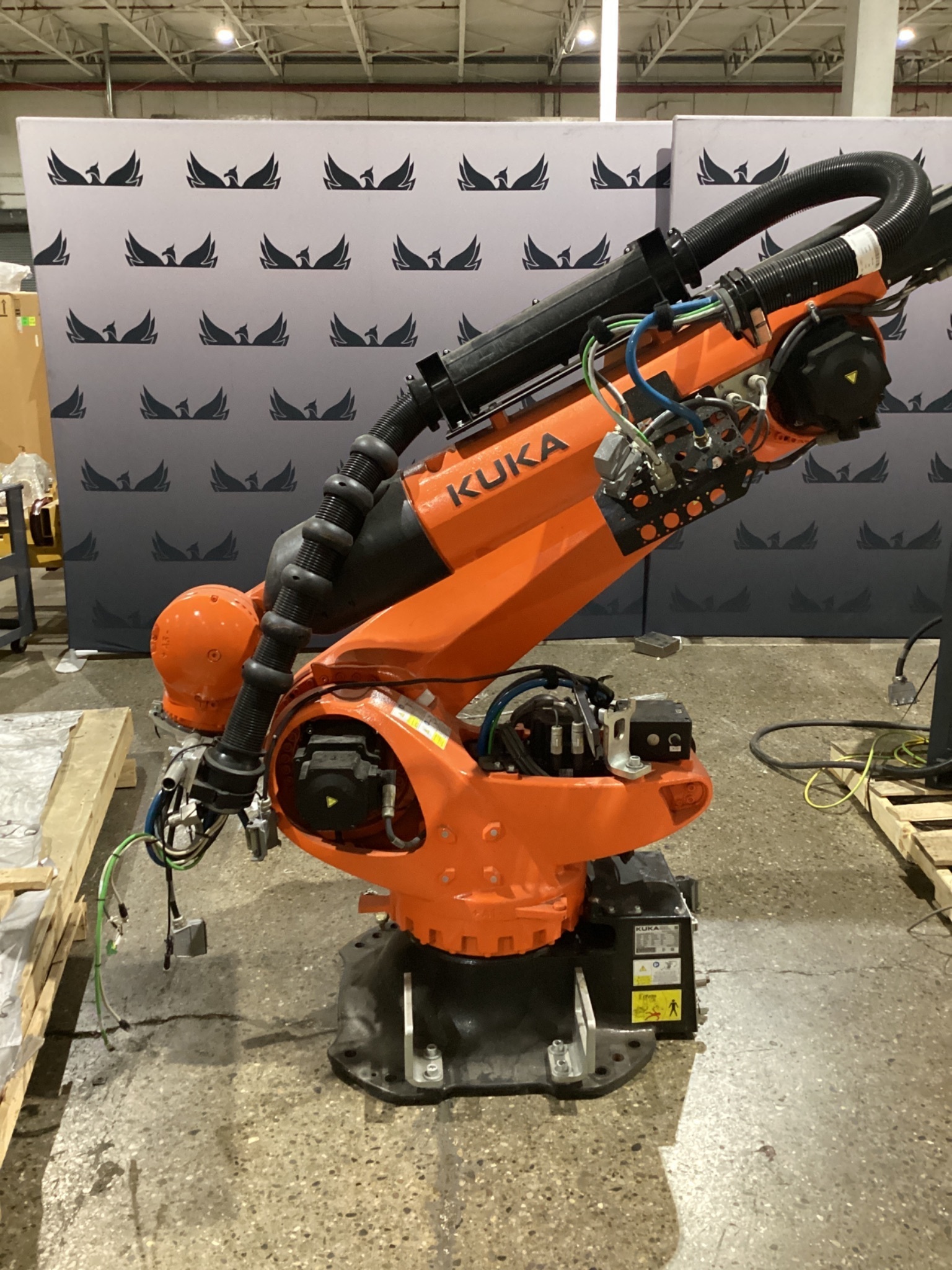 KUKA KR 210 R3100-2/FLR Robot Complete w/ KR C4 NA Controller NEW 7