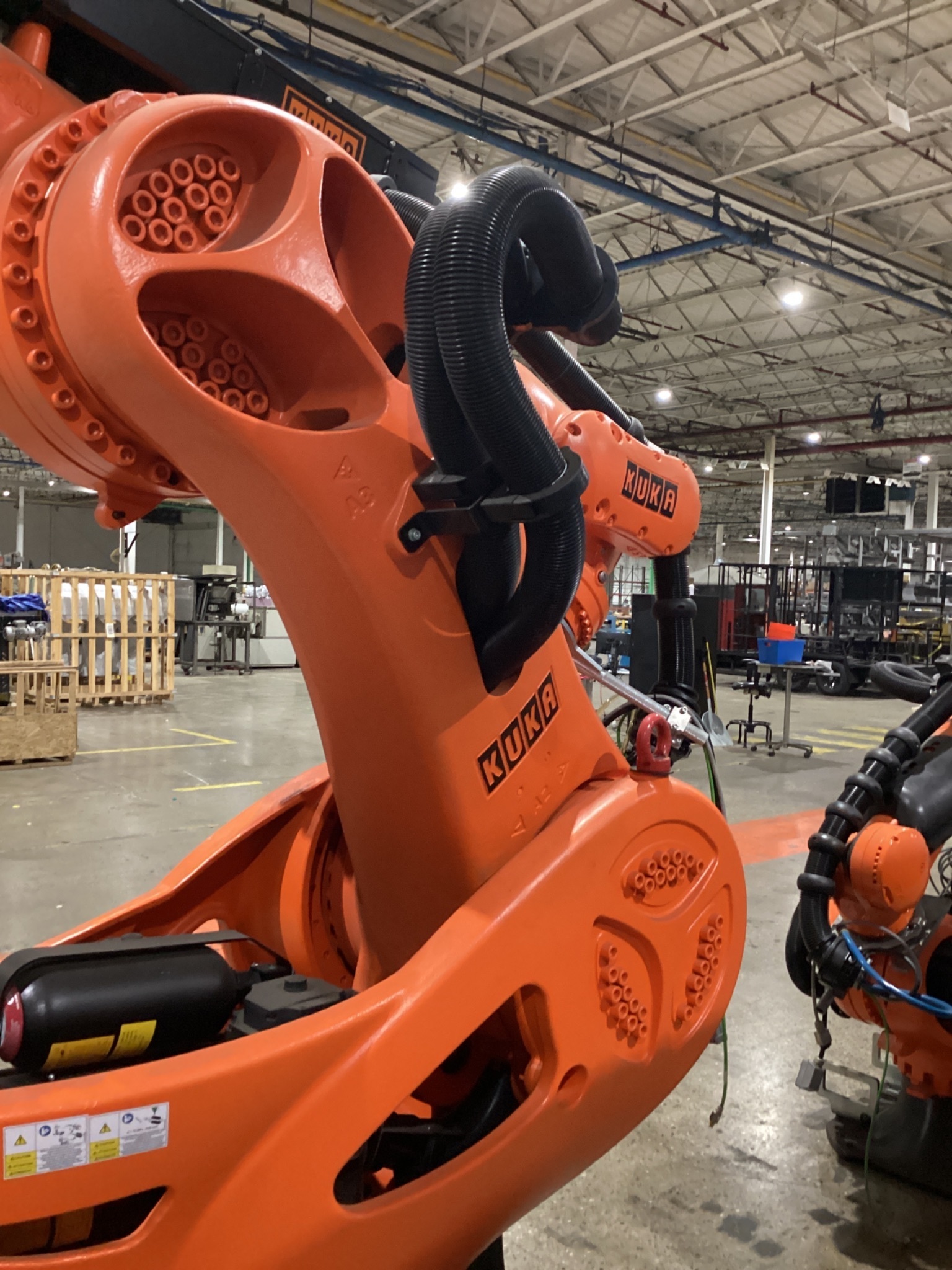 KUKA KR 1000 1300 TITAN PA/FLR ROBOT W/ KR C4 CONTROLLER 1300KG 3202MM USED 9