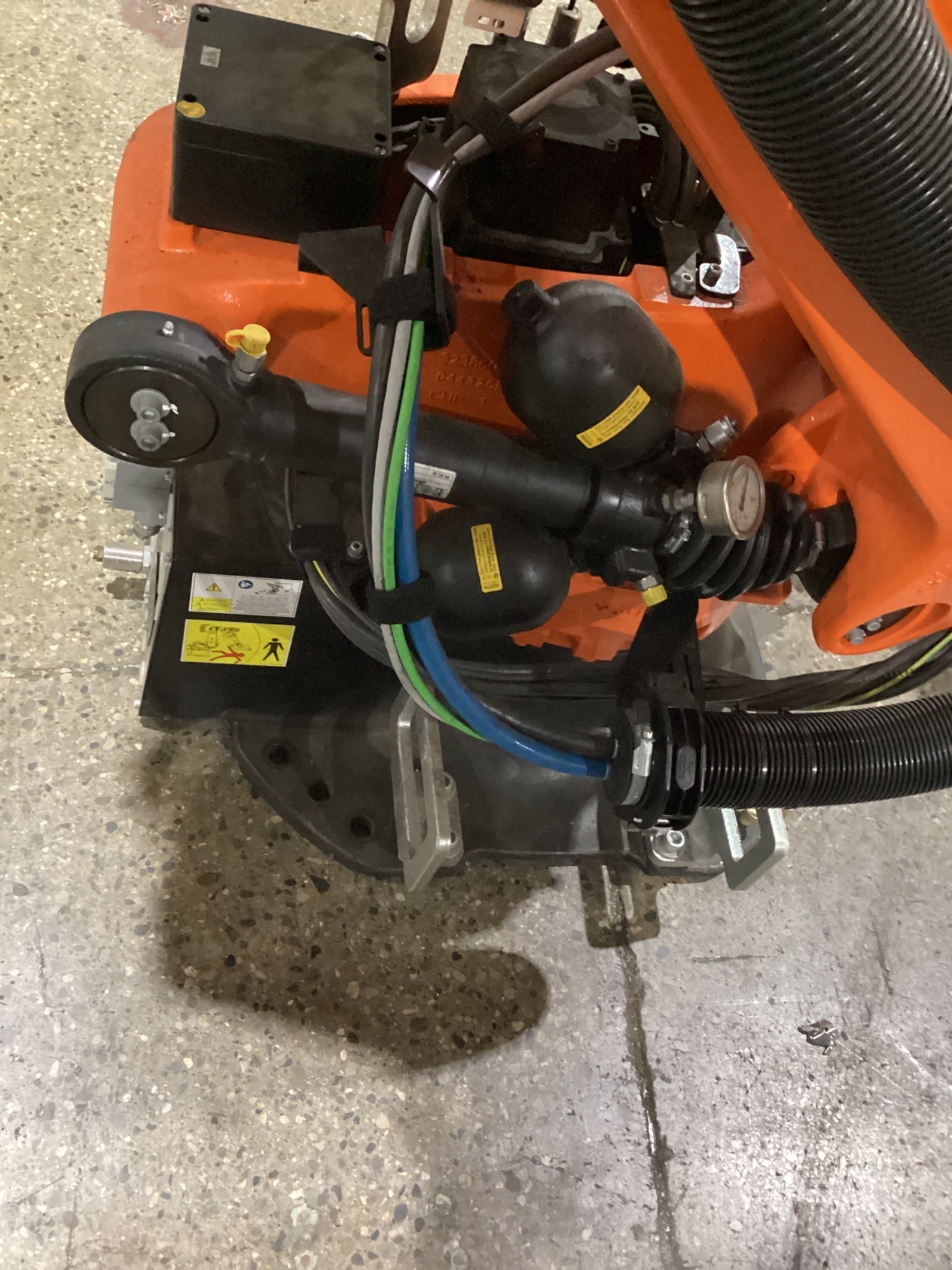 KUKA KR 210 R3100-2/FLR Robot Complete w/ KR C4 NA Controller NEW 11