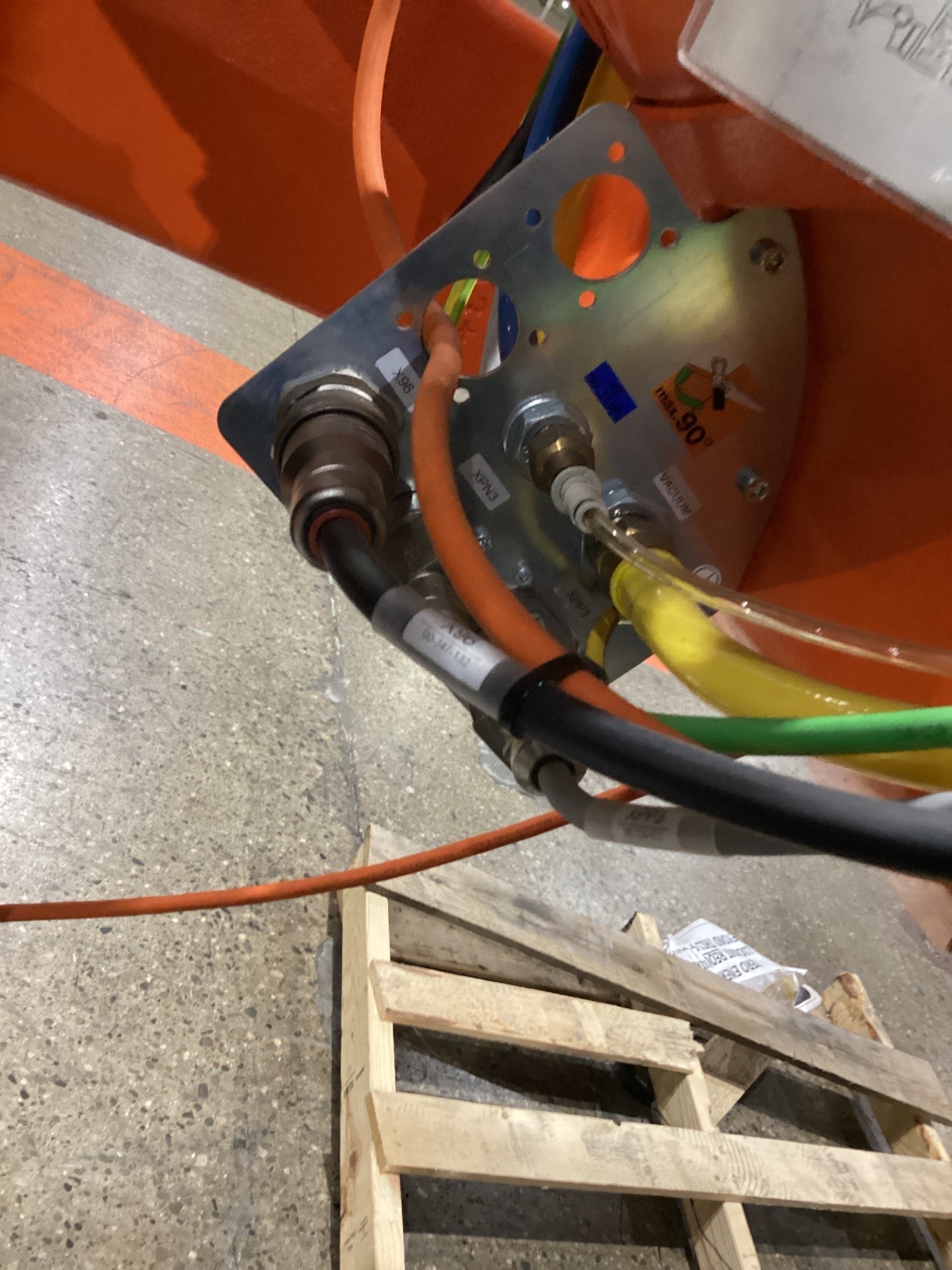 KUKA KR 70 R2100/SEL ROBOT W/ KRC4 CONTROLLER 6-AXIS 70KG 2101MM USED 7