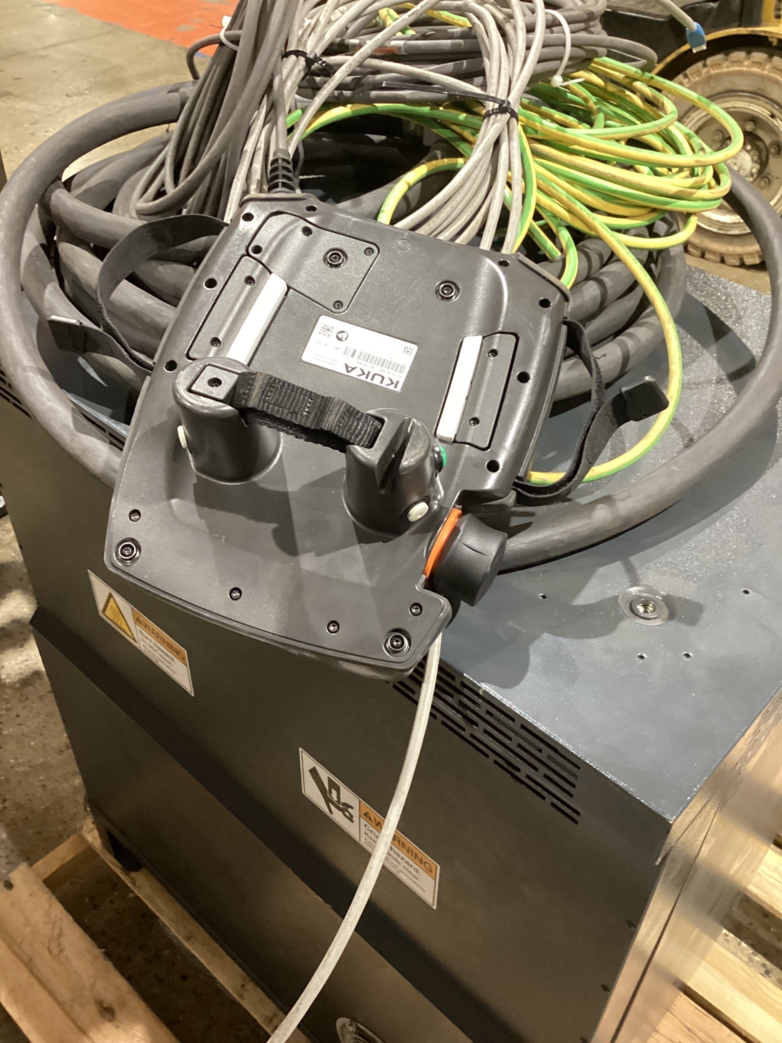 KUKA KR 210 R3100-2/FLR Robot Complete w/ KR C4 NA Controller USED 4