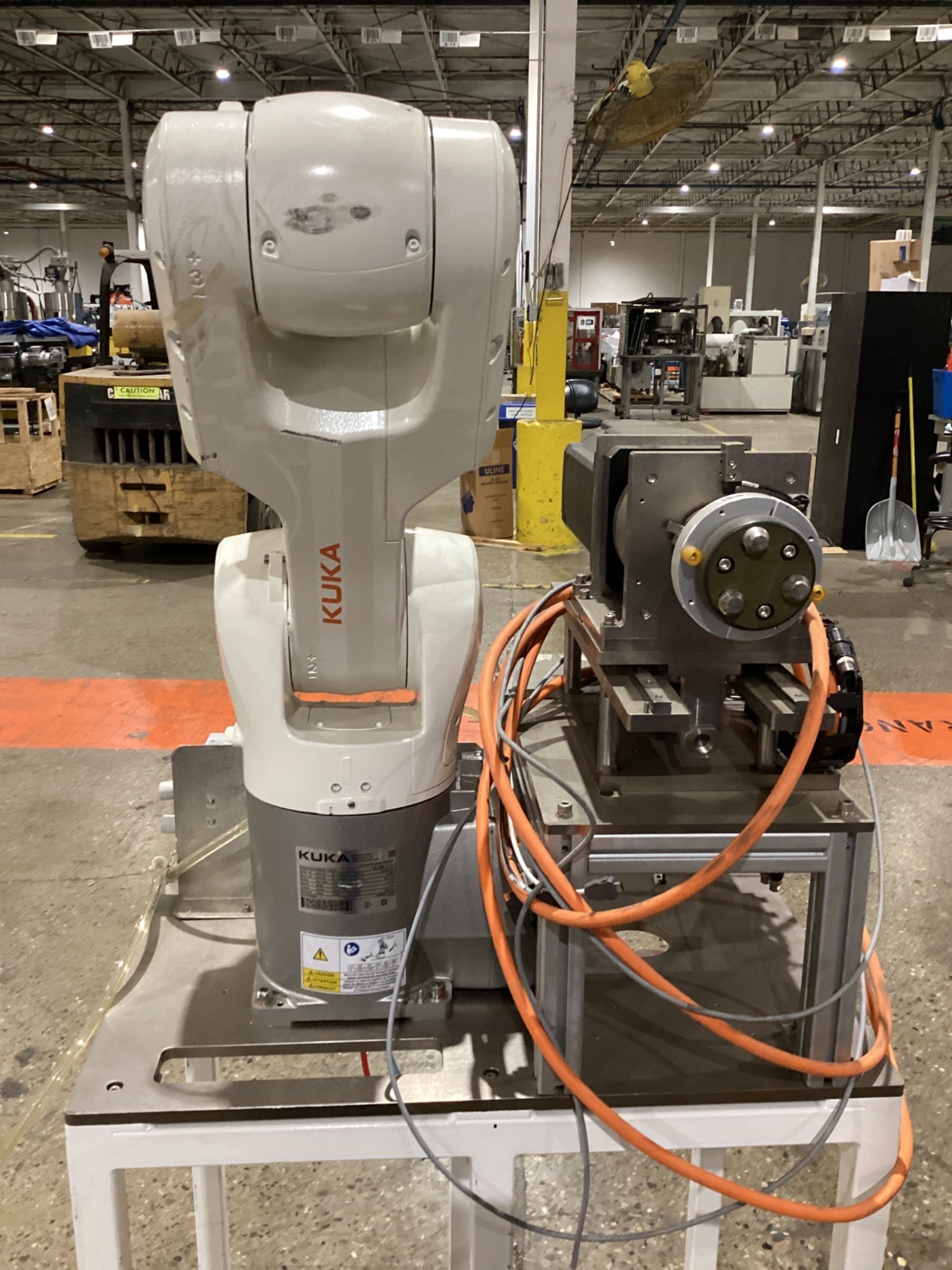KUKA KR 6 R900-2/SEL ROBOT W/ KRC4 CONTROLLER 6-AXIS 6.5KG 901MM USED 3