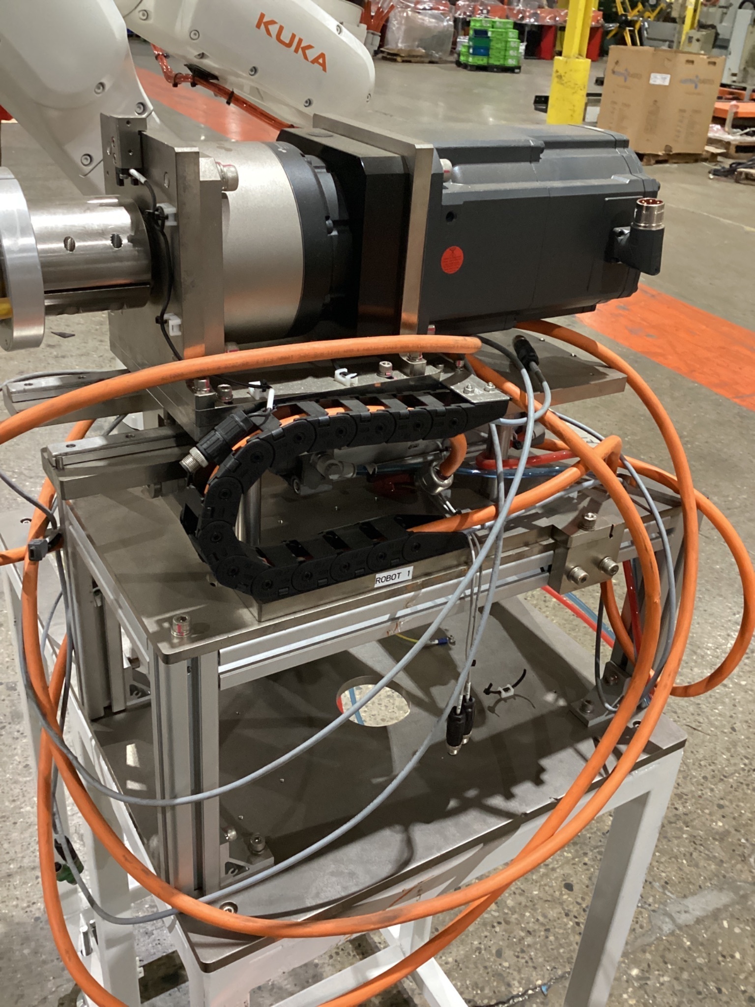 KUKA KR 6 R900-2/SEL ROBOT W/ KRC4 CONTROLLER 6-AXIS 6.5KG 901MM USED 5