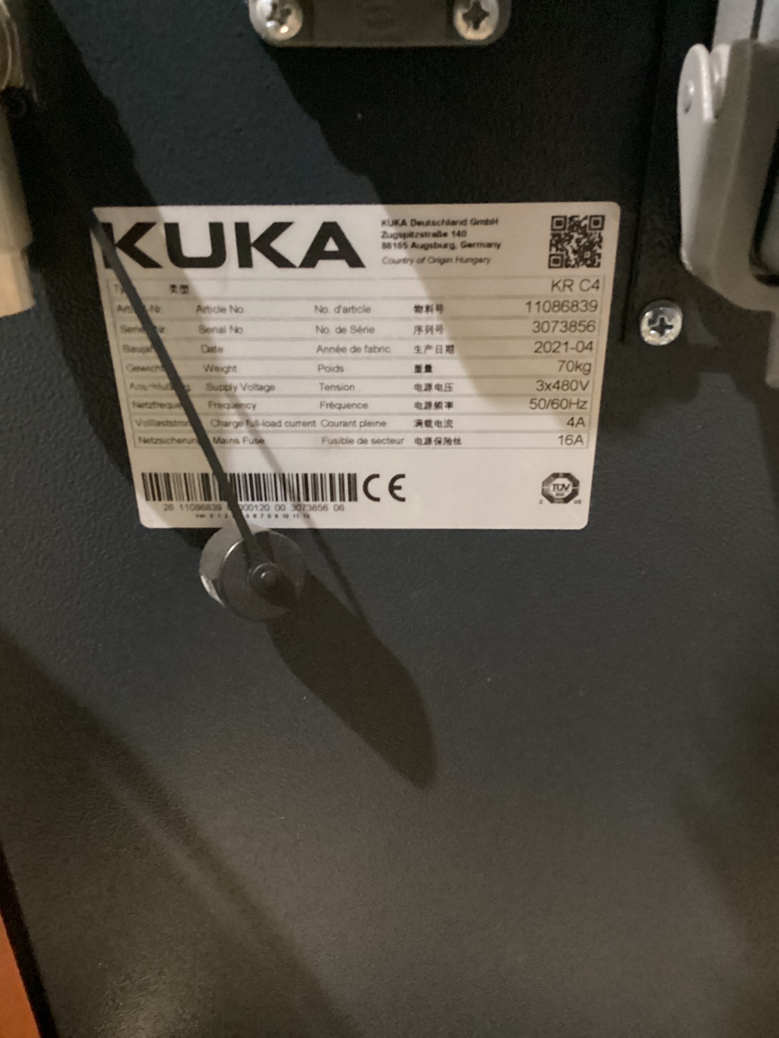 KUKA KR 6 R900-2/SEL ROBOT W/ KRC4 CONTROLLER 6-AXIS 6.5KG 901MM USED 9