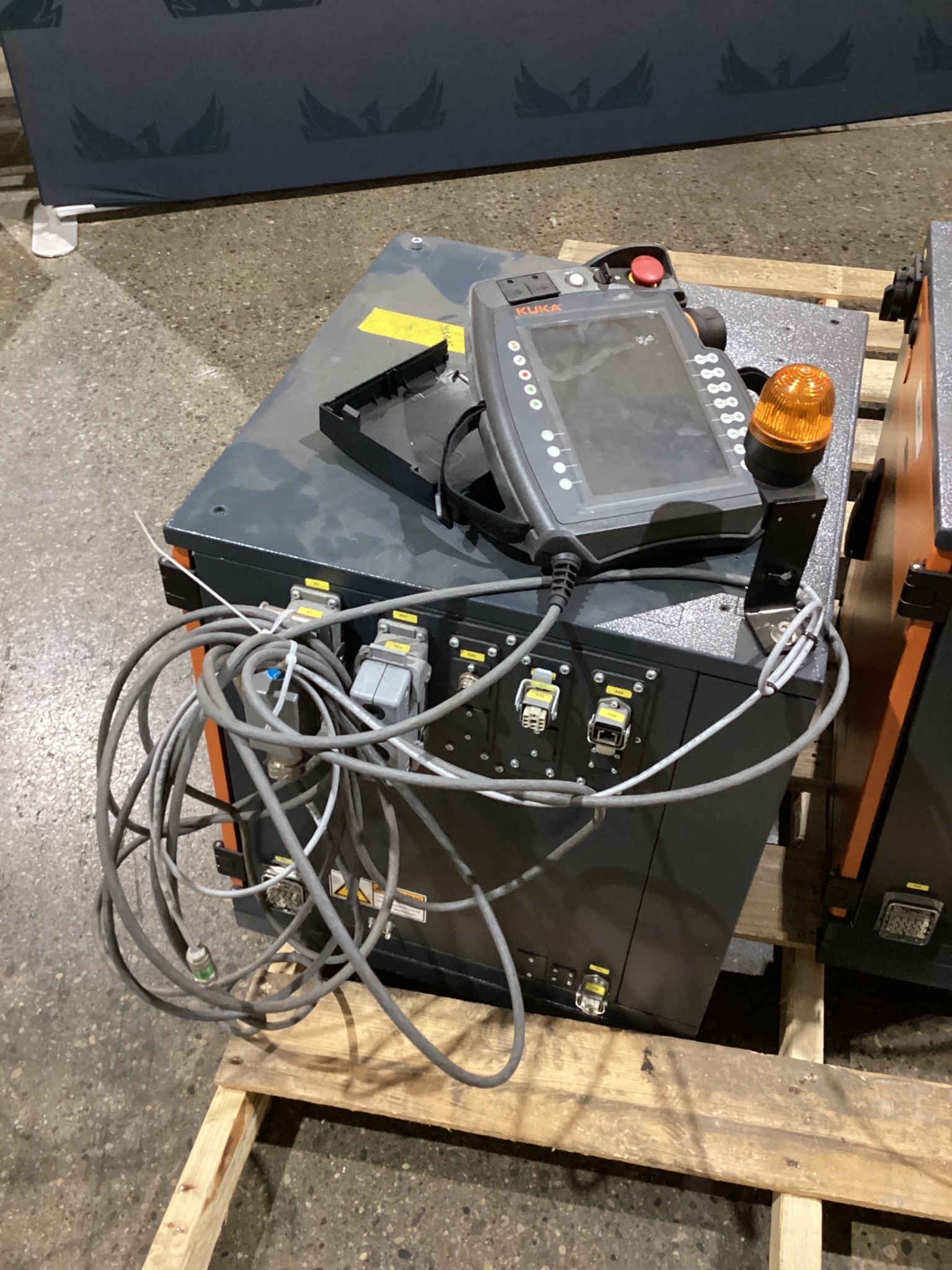 KUKA KR 6 R900-2/SEL ROBOT W/ KRC4 CONTROLLER 6-AXIS 6.5KG 901MM USED 3