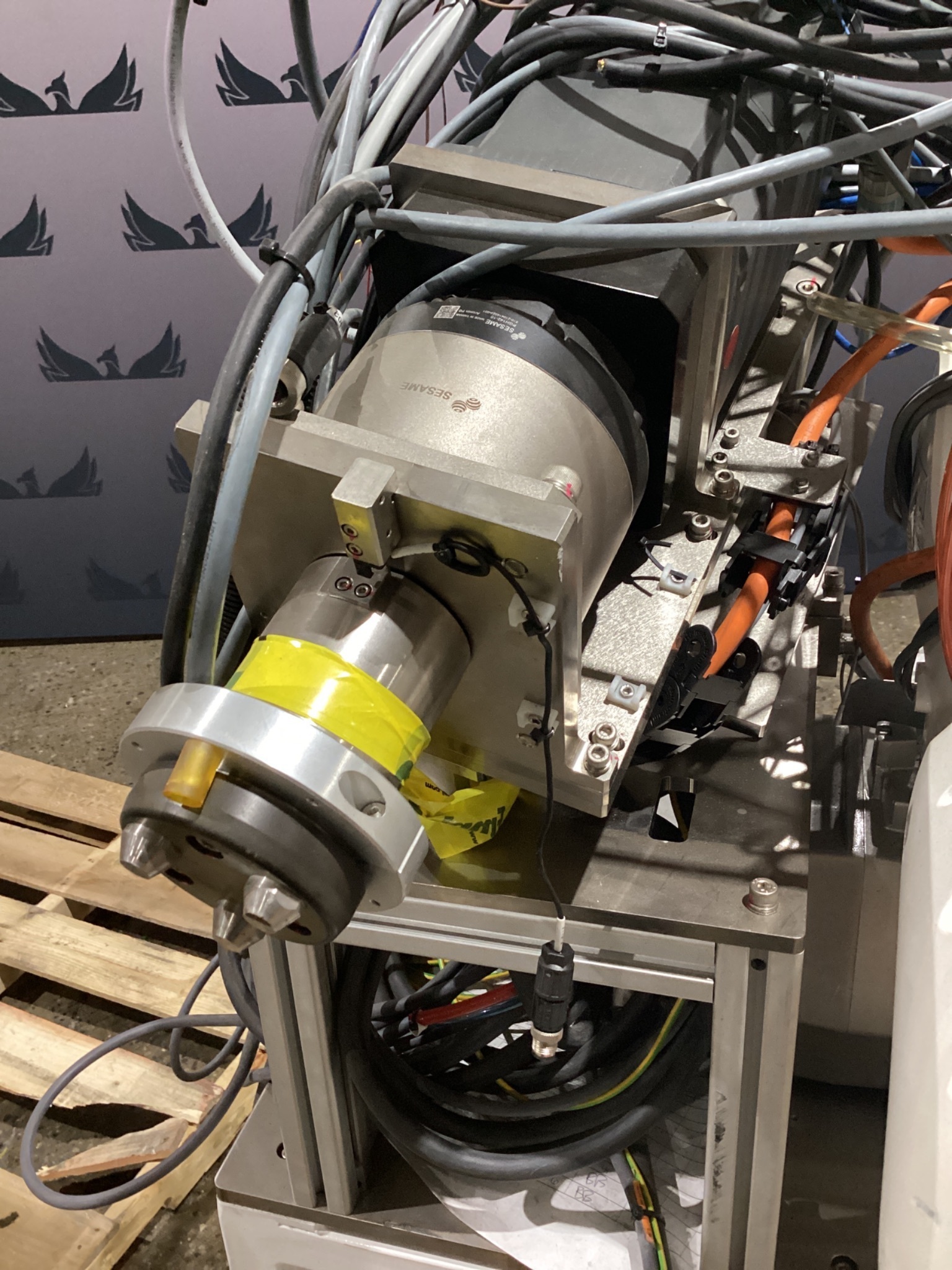 KUKA KR 6 R900-2/SEL ROBOT W/ KRC4 CONTROLLER 6-AXIS 6.5KG 901MM USED 7