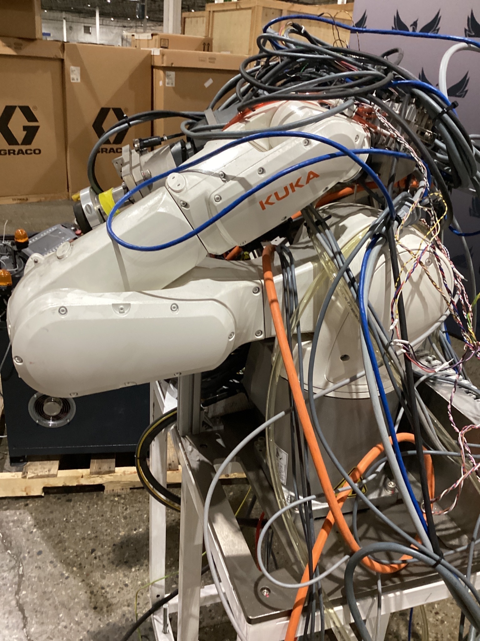 KUKA KR 6 R900-2/SEL ROBOT W/ KRC4 CONTROLLER 6-AXIS 6.5KG 901MM USED 8