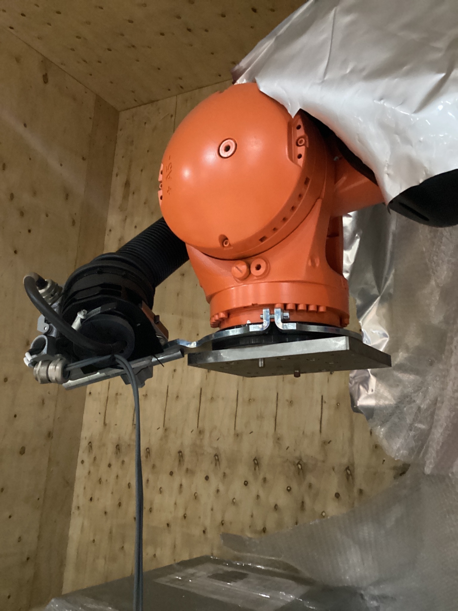 KUKA KR 210 R3100-2/FLR Robot Complete w/ KR C4 NA Controller NEW 1