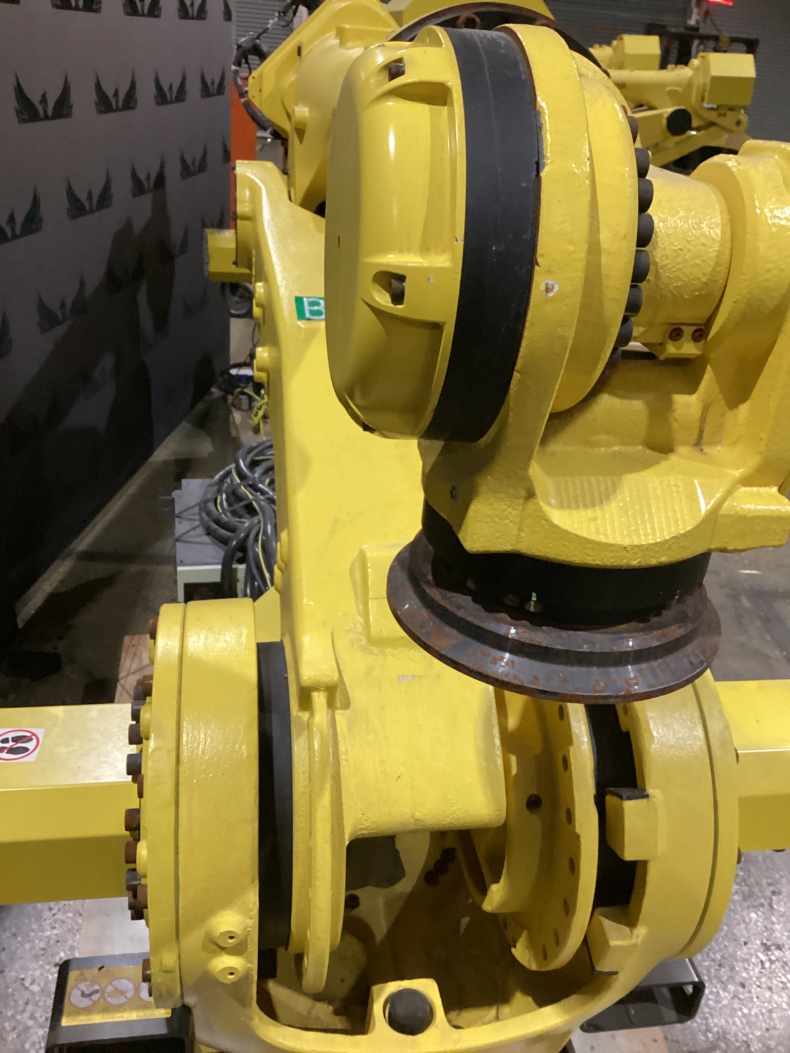 FANUC M-900iB/360 6-AXIS HEAVY PAYLOAD ROBOT W/ R-30iB CONTROLLER USED 4