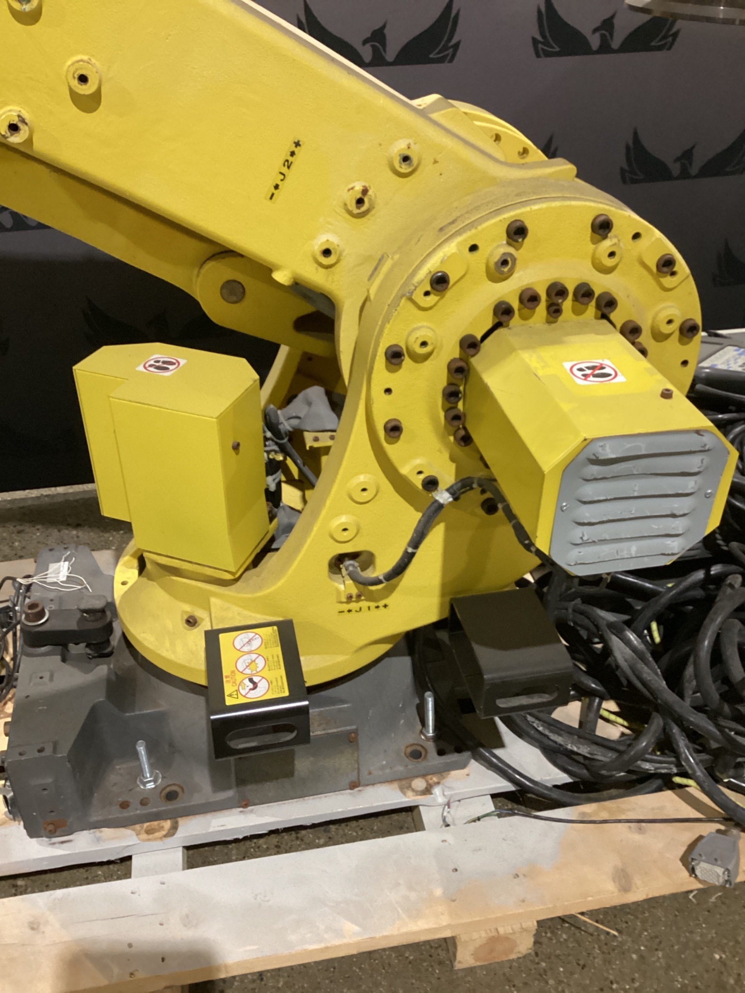 FANUC M-900iB/360 6-AXIS HEAVY PAYLOAD ROBOT W/ R-30iB CONTROLLER USED 2