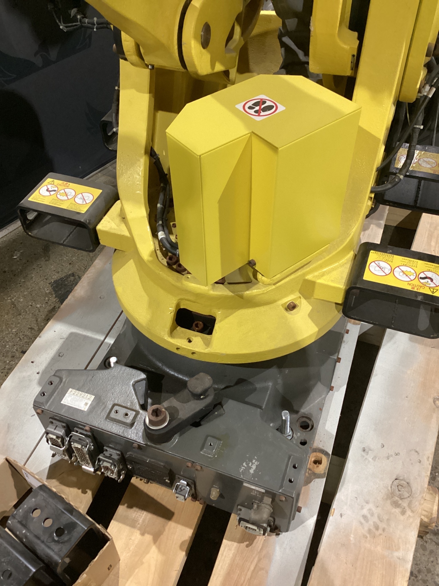 FANUC M-900iB/360 Complete w/ R-30iB Controls USED 3