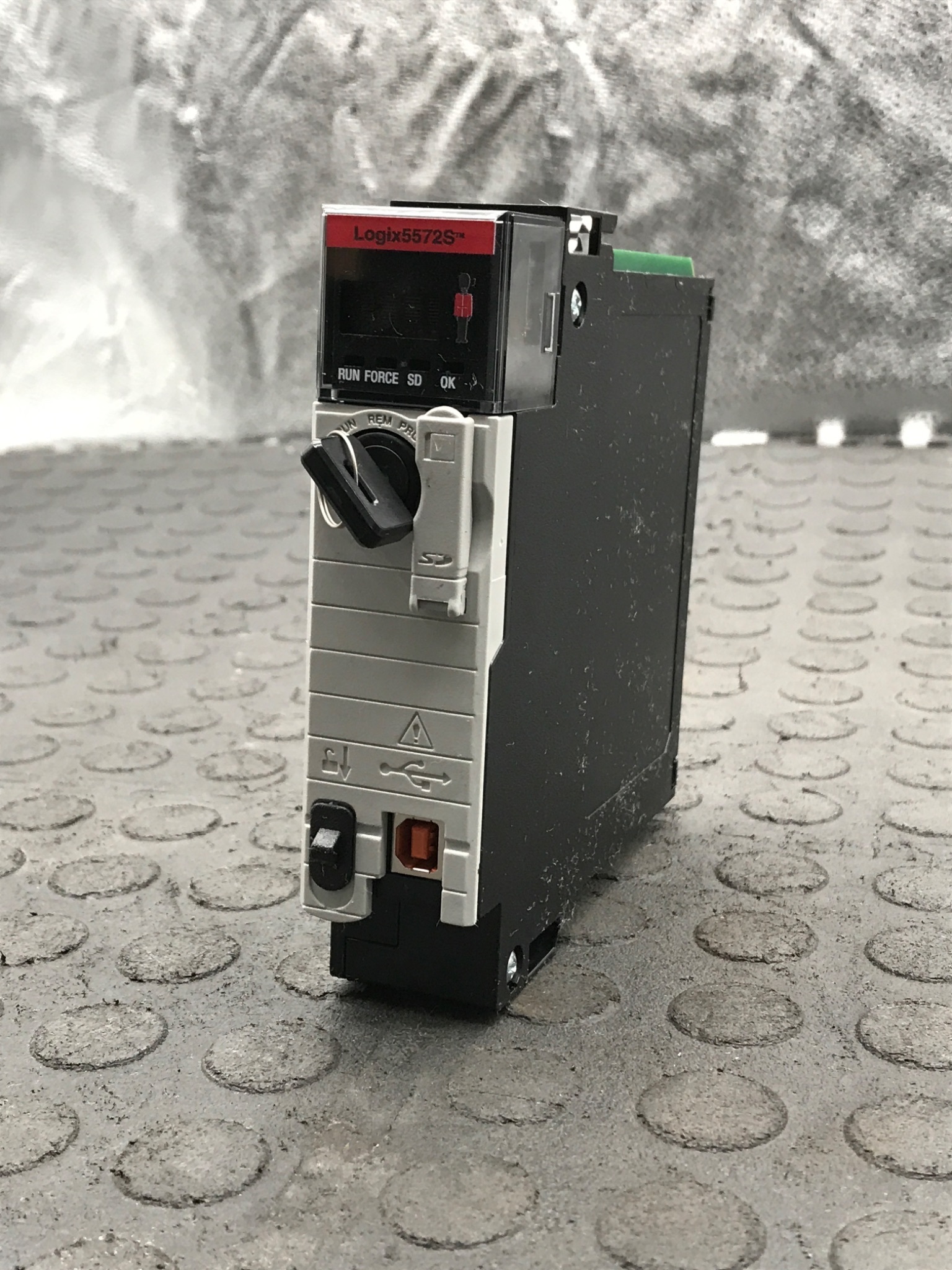 ALLEN‑BRADLEY 1756‑L72S/B ControlLogix Safety Controller USED 0