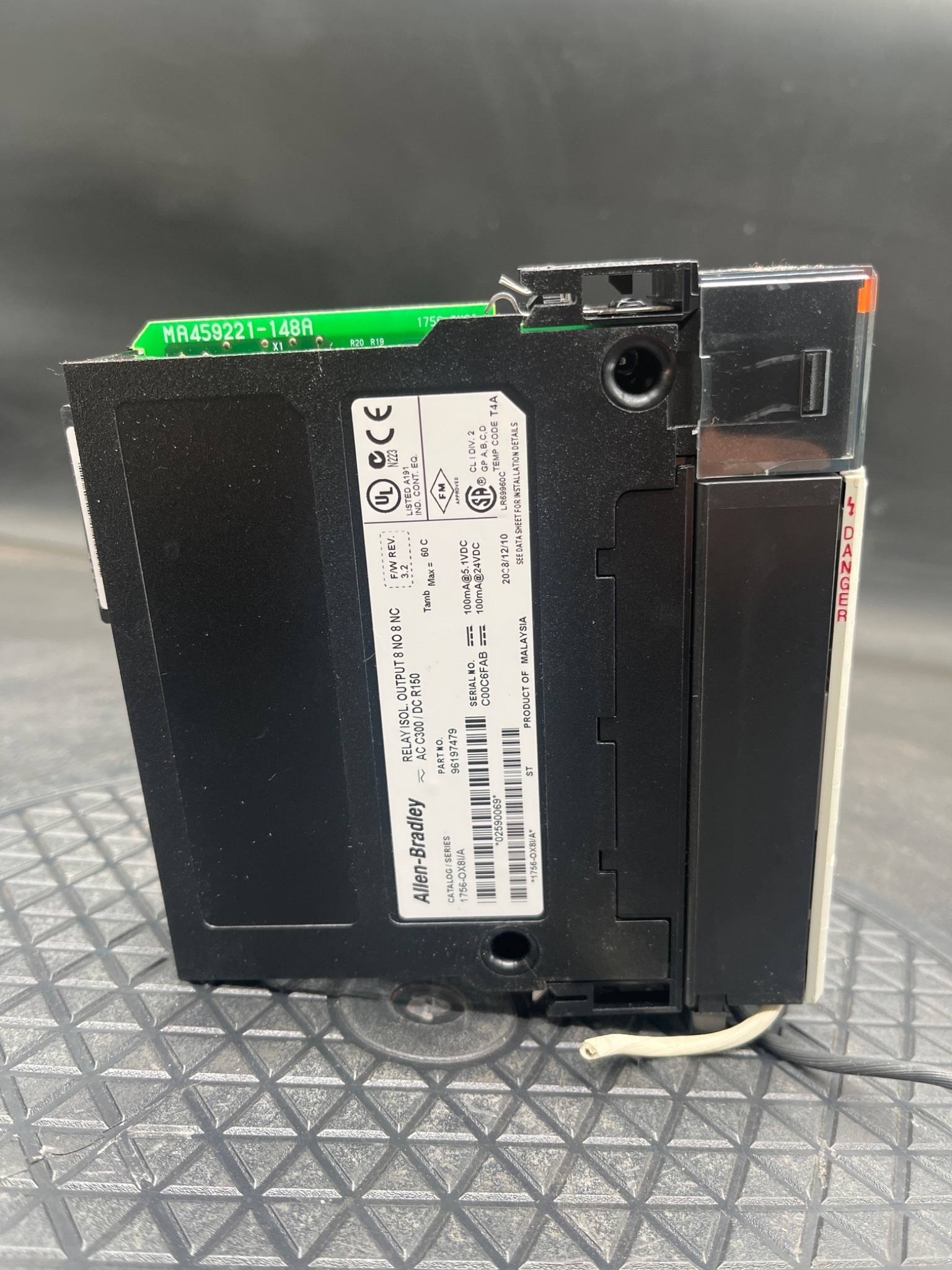 ALLEN‑BRADLEY 1756‑OX8I/A ControlLogix Relay Output Module USED 1