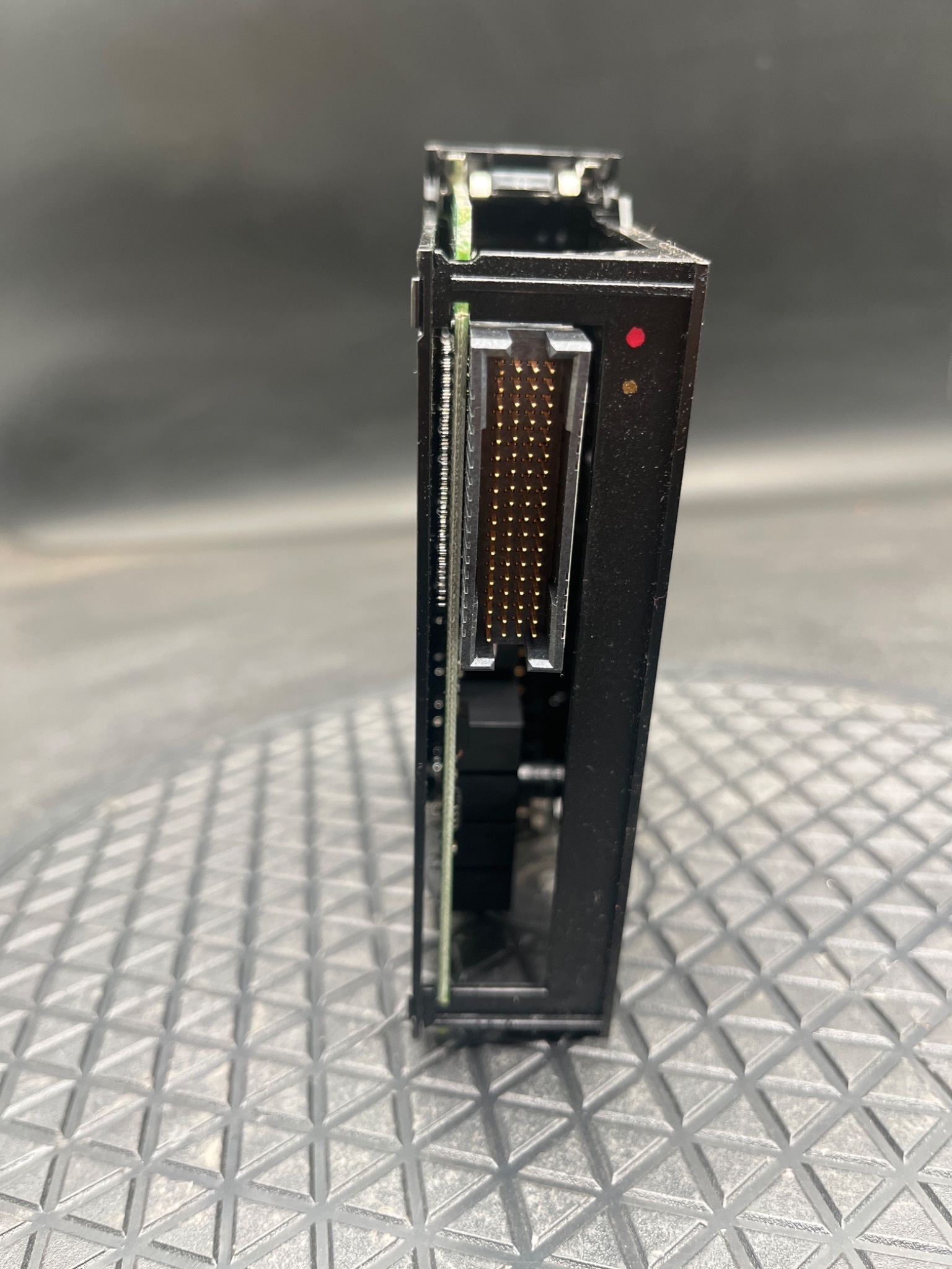 ALLEN‑BRADLEY 1756‑OX8I/A ControlLogix Relay Output Module USED 2