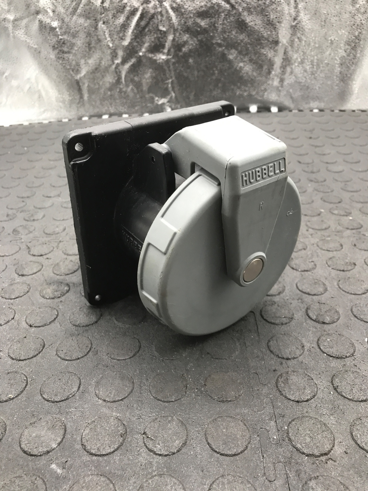 Hubbell HBL460R5W Pin & Sleeve Receptacle USED 0